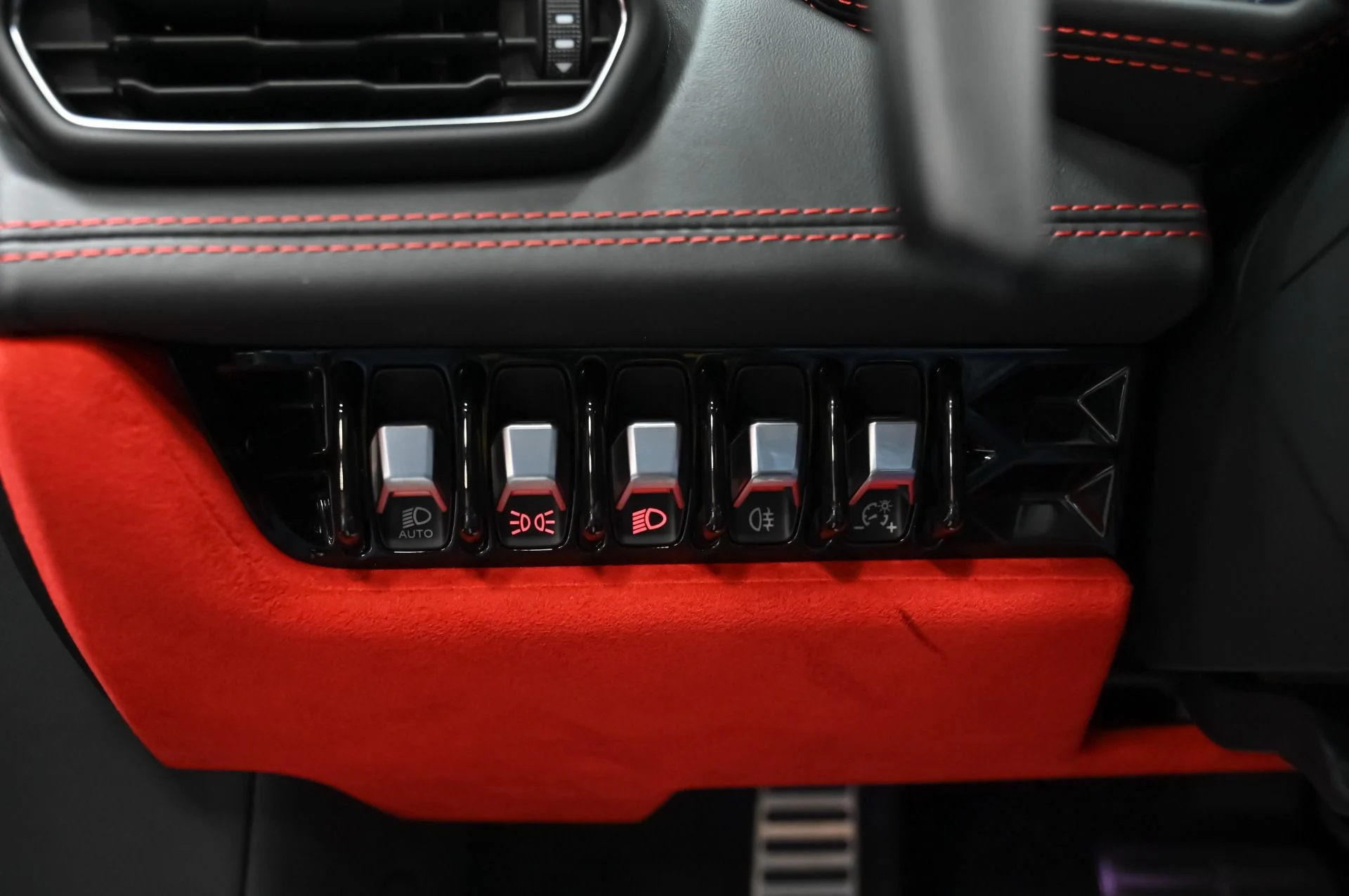mph046_156551168_Used_2021_Lamborghini_Huracan_EVO_Base_1754943417_647f774544