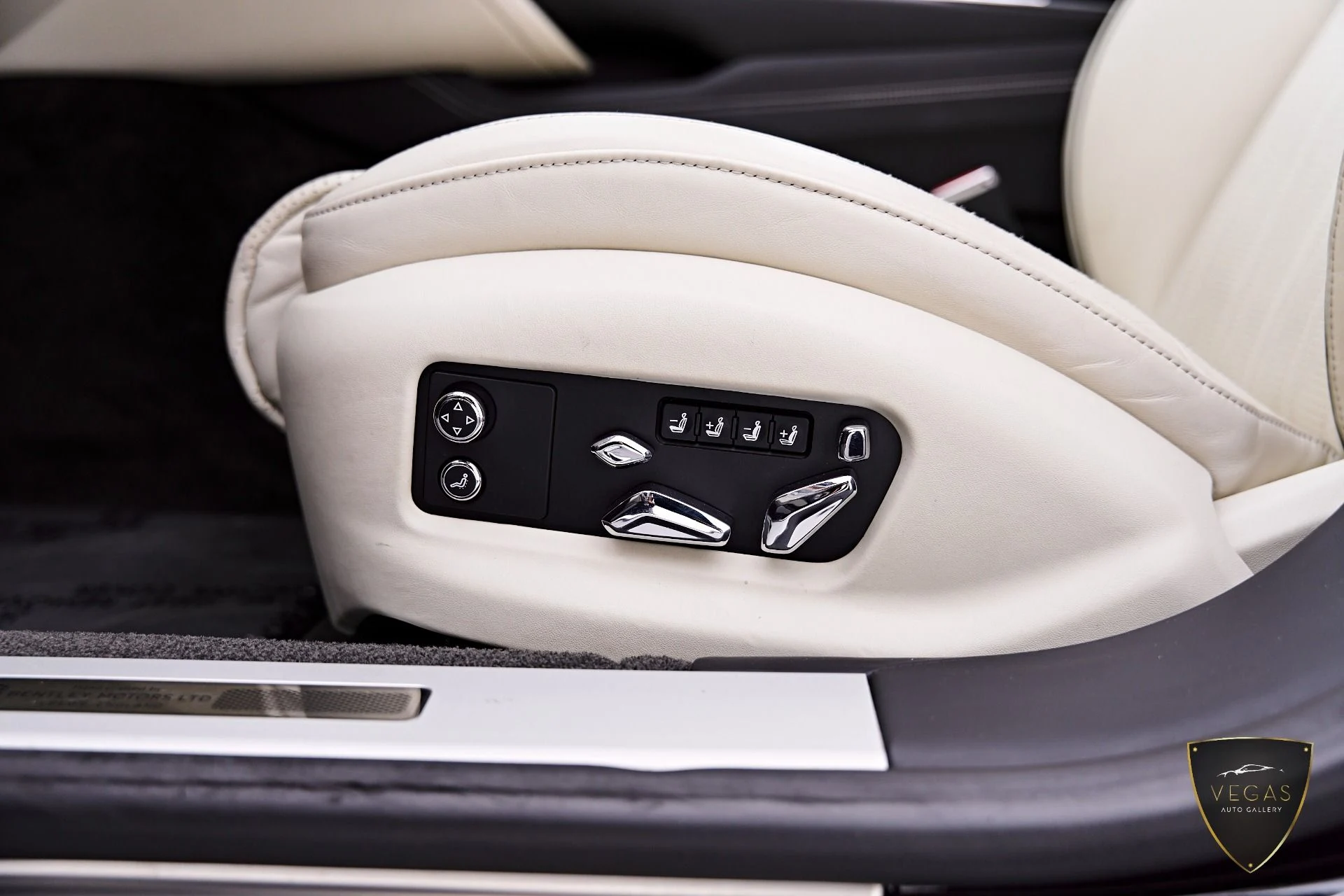 mph046_1567636520_Used_2022_Bentley_Flying_Spur_V8_1782495085_68eb680973