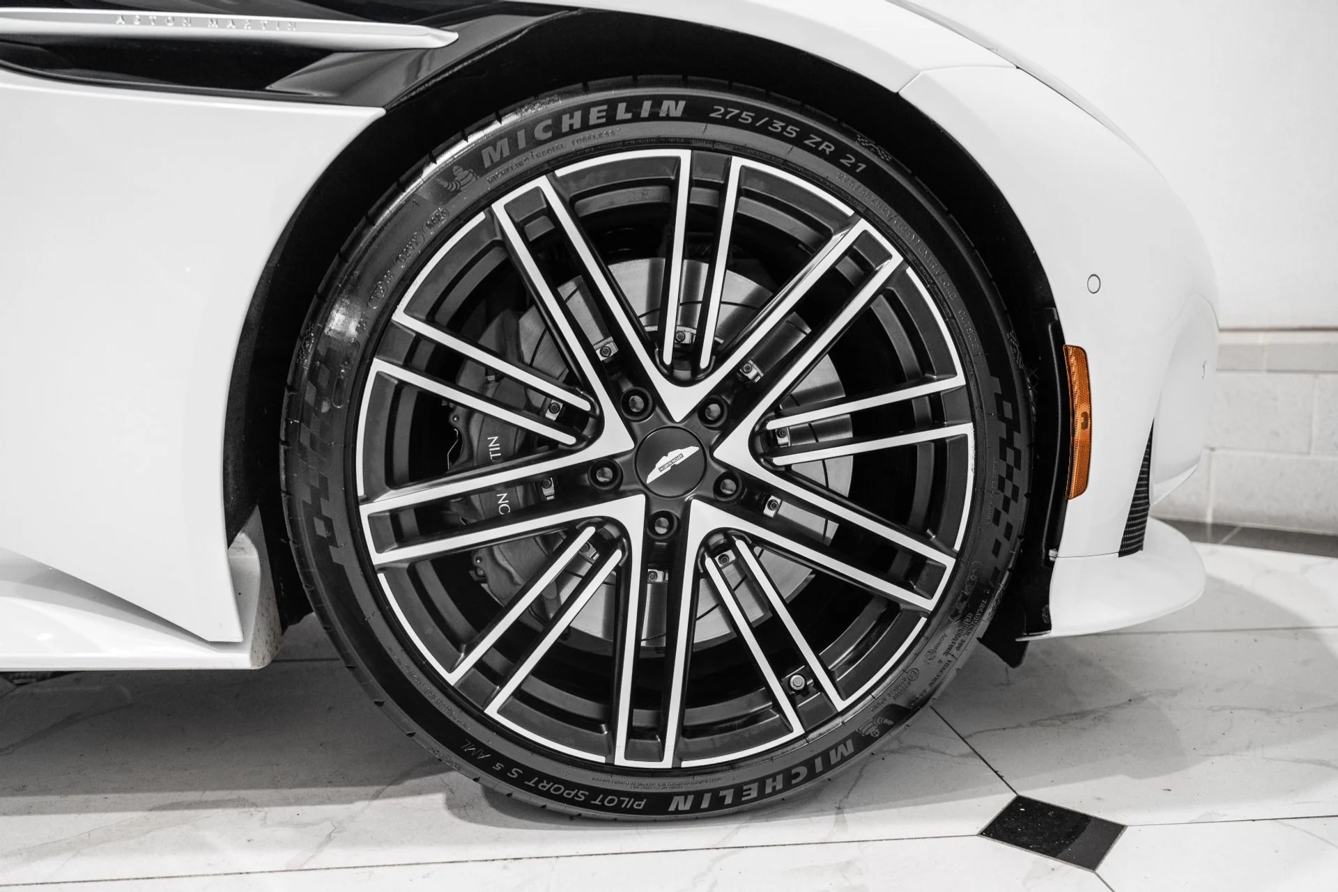 mph046_1568255989_Used_2024_Aston_Martin_DB_12_V8_COUPE_1784304834_7c3242ec51
