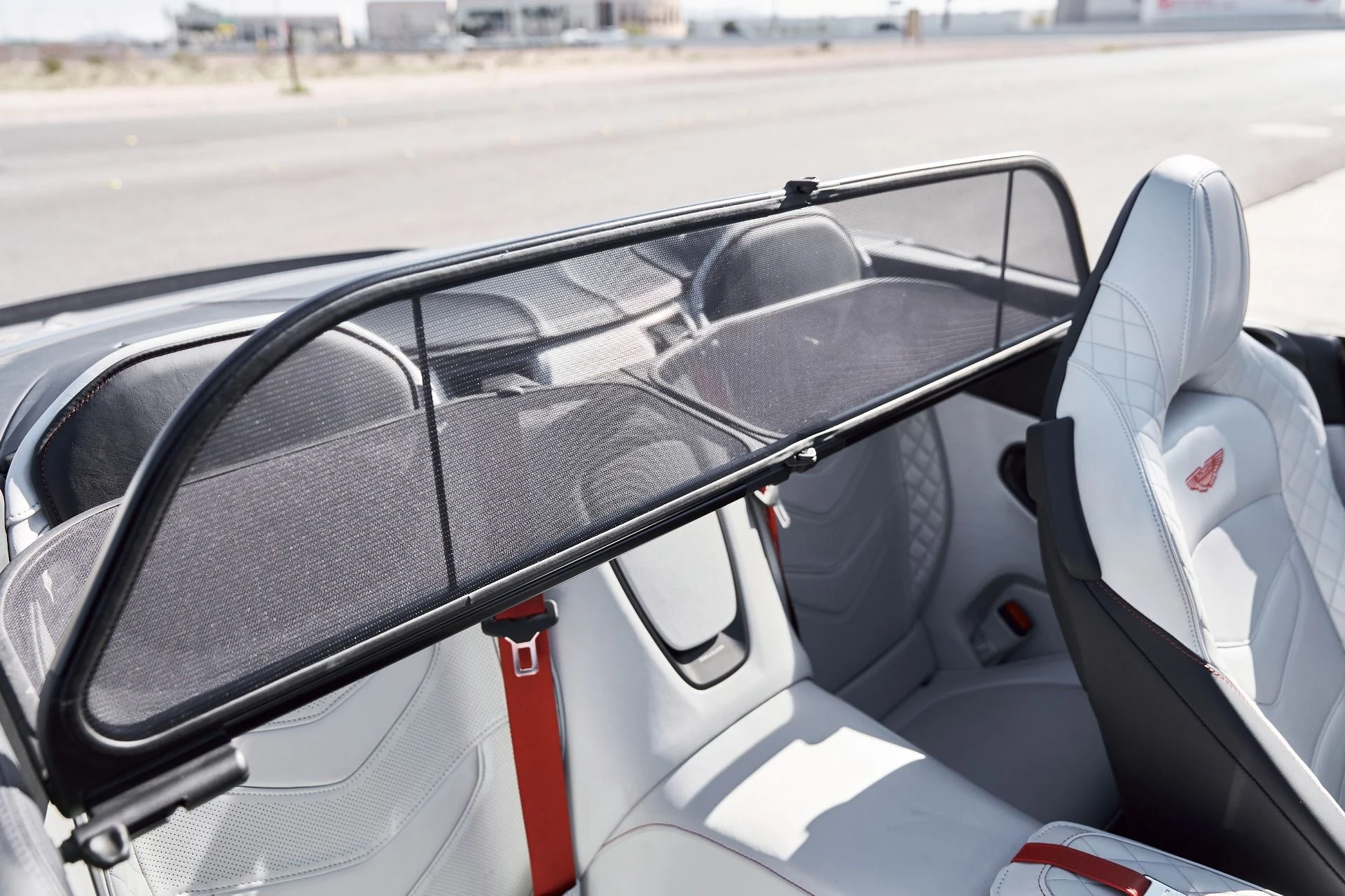 mph046_1595668611_Used_2023_Aston_Martin_DBS_Volante_1768876990_ff00f8e57d