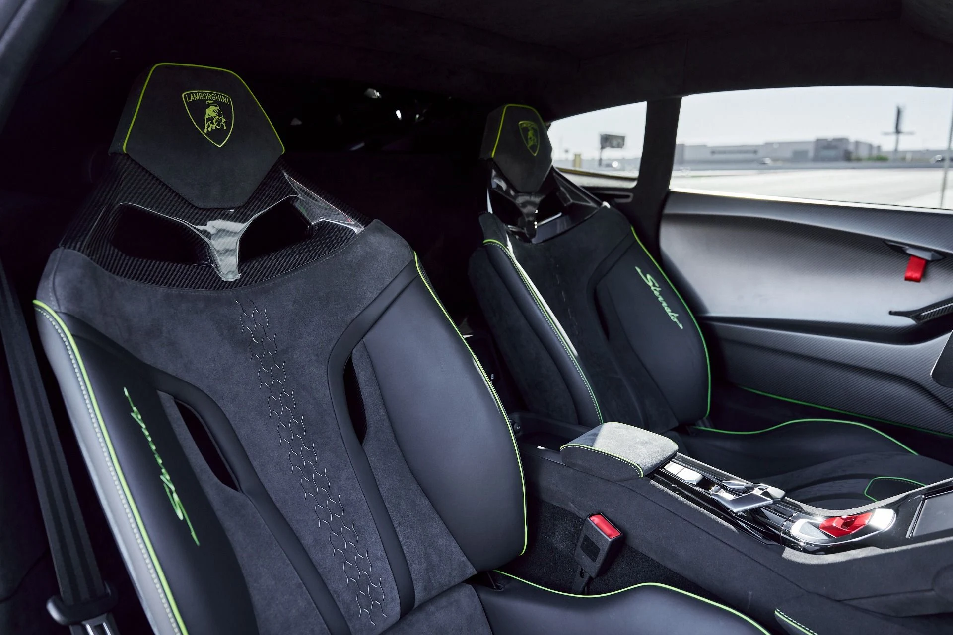 mph046_1601029346_Used_2024_Lamborghini_Huracan_Sterrato_Base_1767062457_06714f52b2