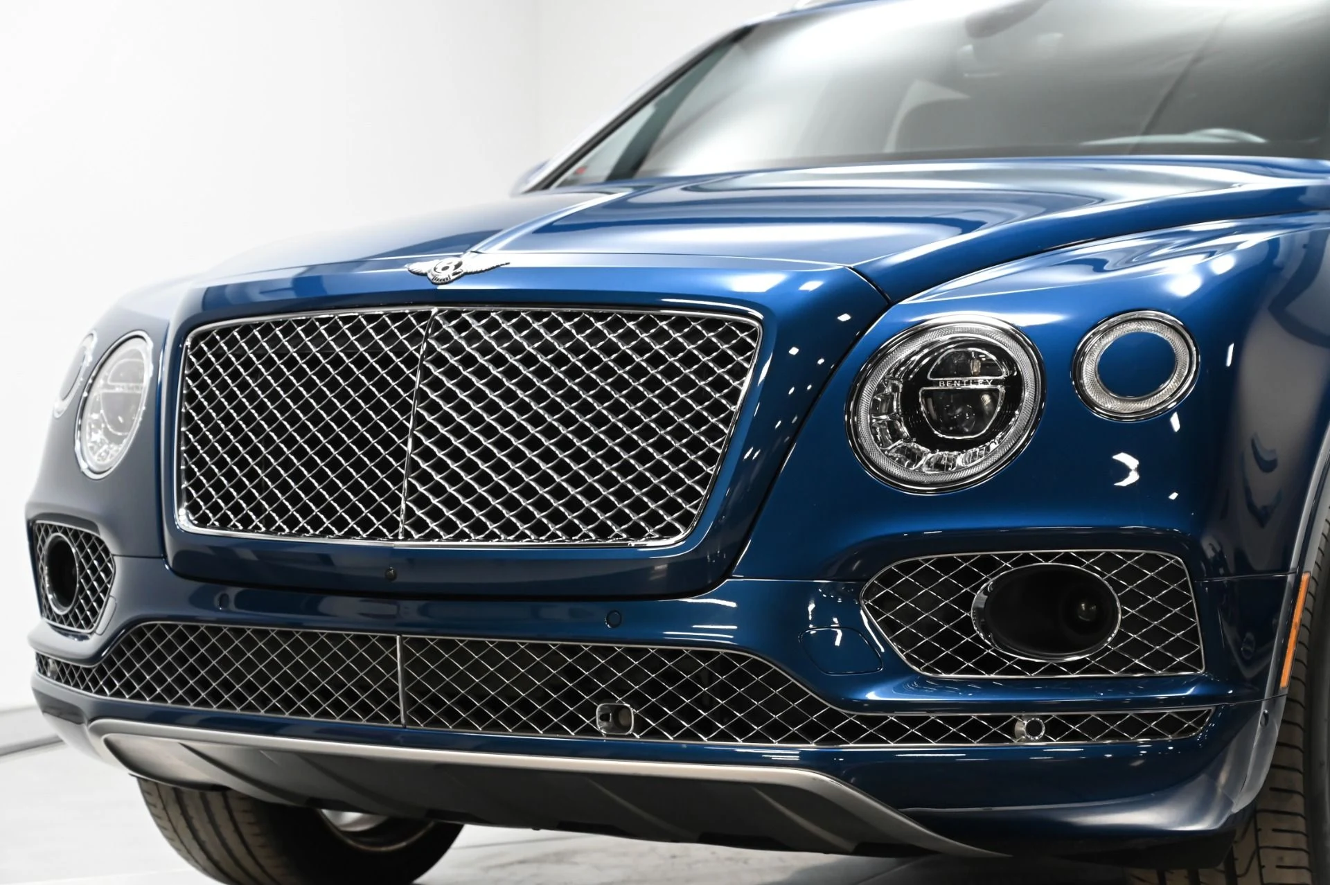 mph046_1627426221_Used_2018_Bentley_Bentayga_W12_1749249697_9518861800
