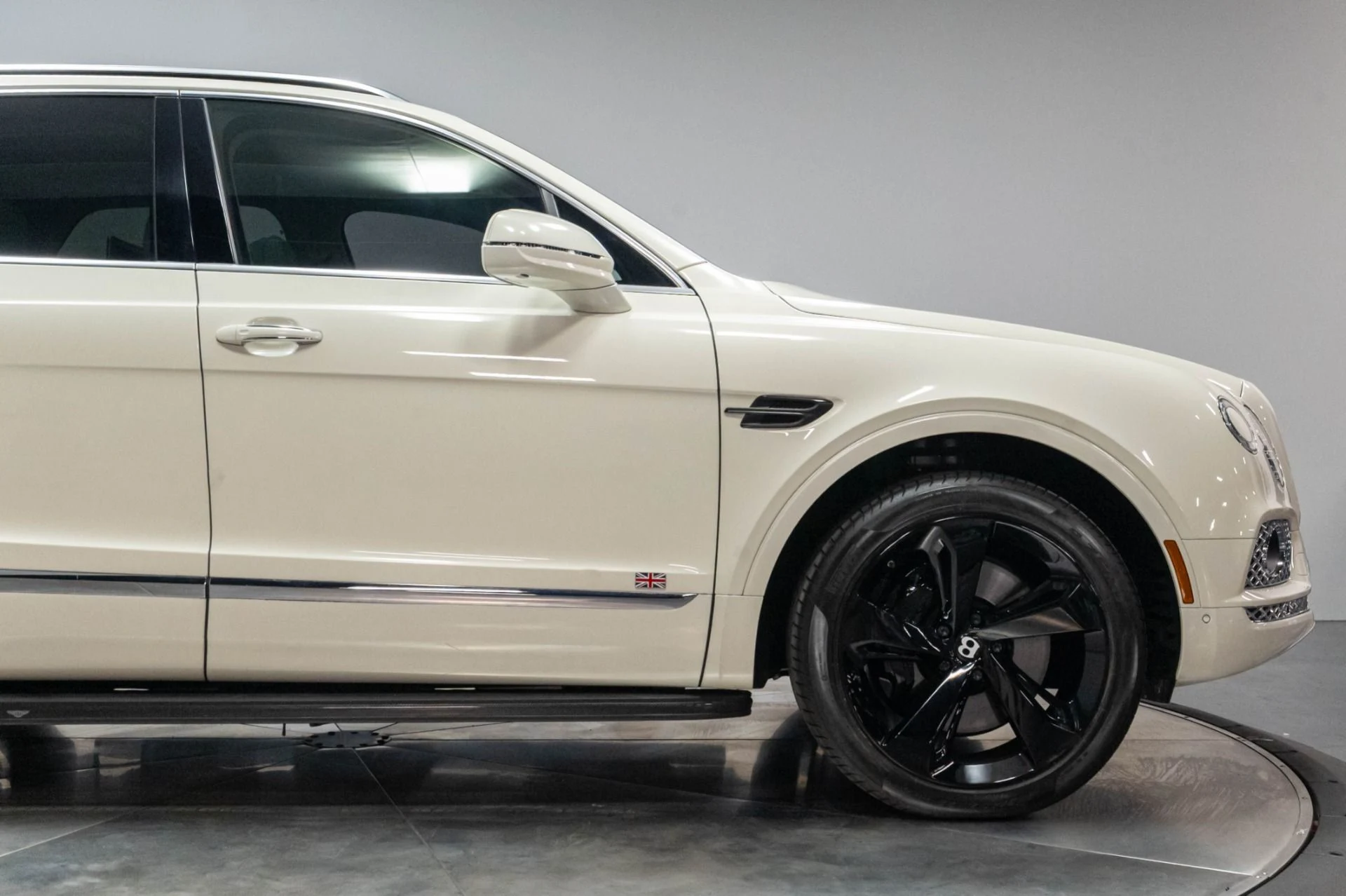 mph046_164050282_Used_2017_Bentley_Bentayga_W12_1787159716_79479932f0