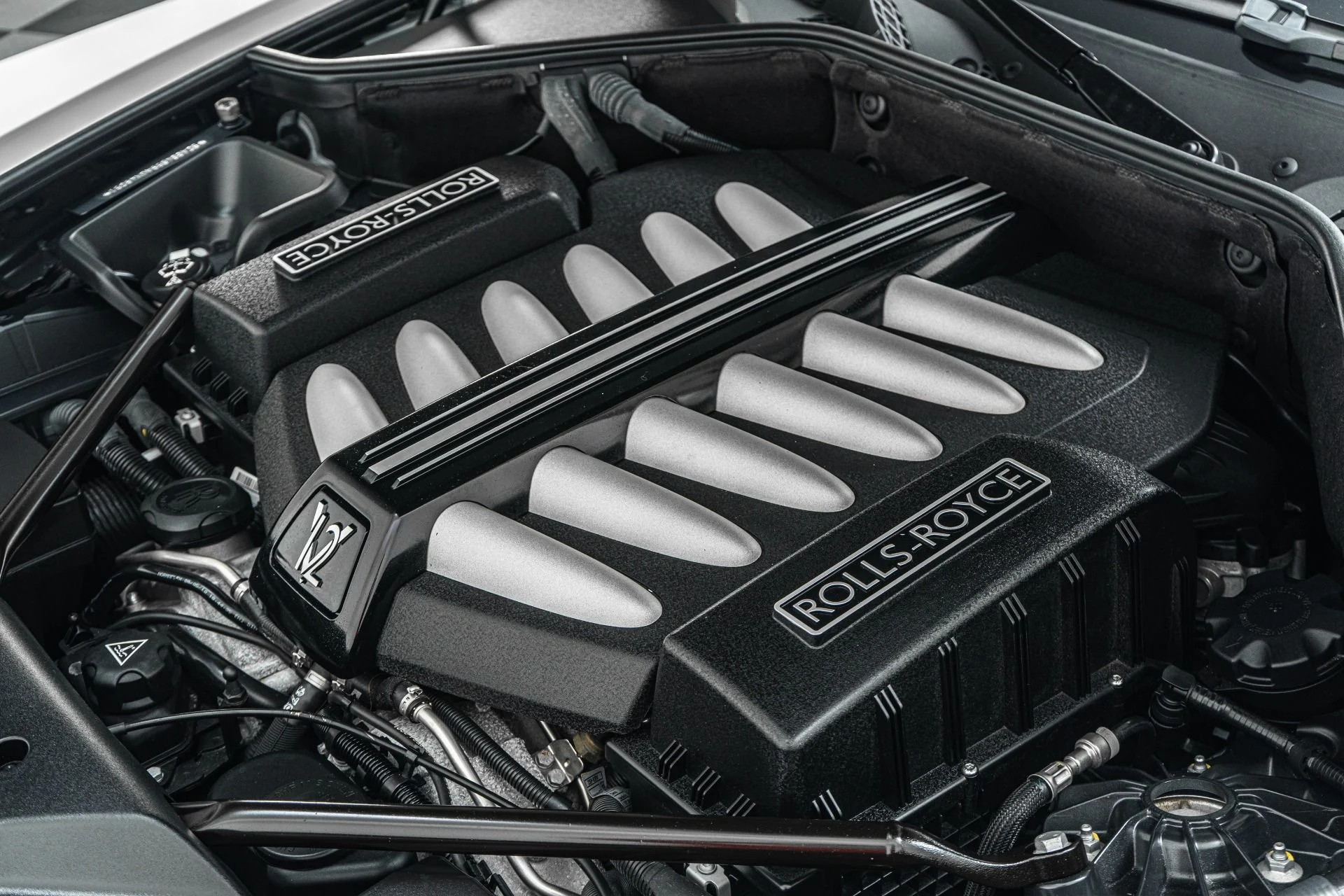 mph046_1654994579_Used_2010_Rolls_Royce_Ghost_1777319383_4dd3551d8c