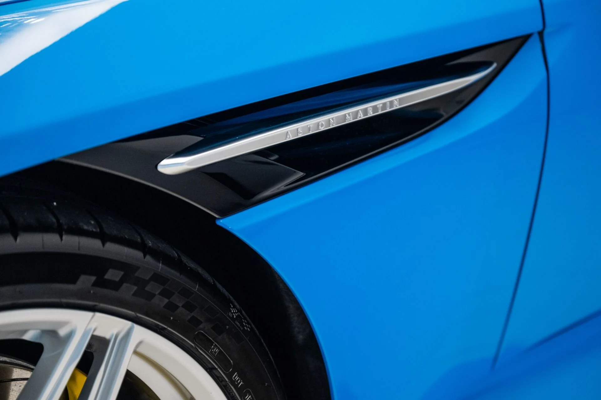 mph046_167142200_New_2025_Aston_Martin_DB_12_Volante_1741214270_9c672bc731