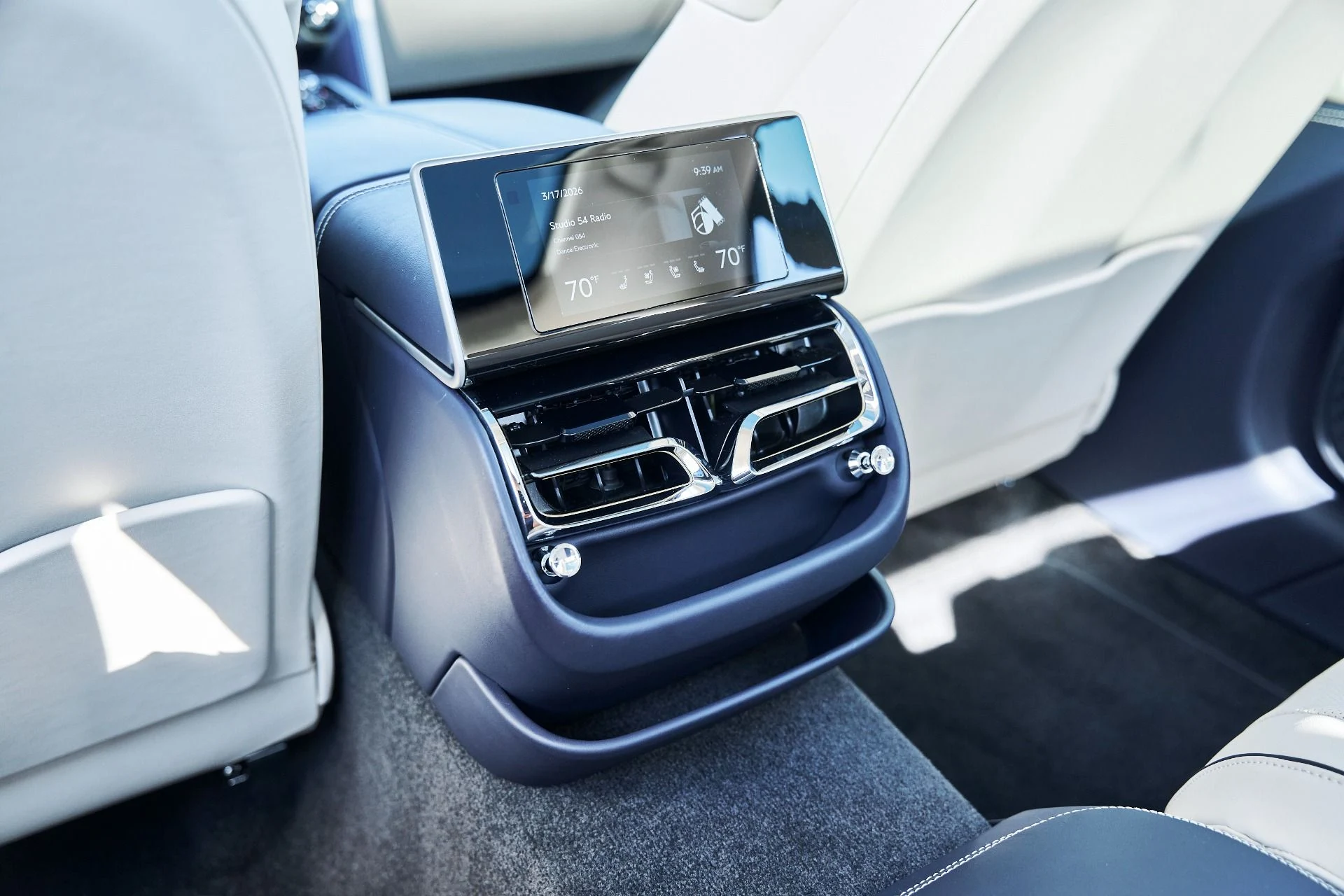 mph046_1681801771_Used_2024_Bentley_Flying_Spur_Mulliner_V8_1773796265_ddb1d902d0