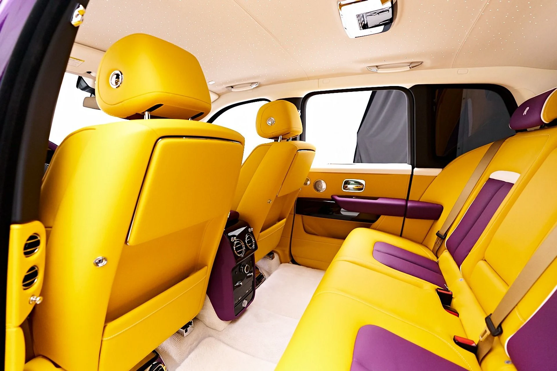 mph046_1706223768_Used_2025_Rolls_Royce_Cullinan_Base_1736646133_8c9b83b916