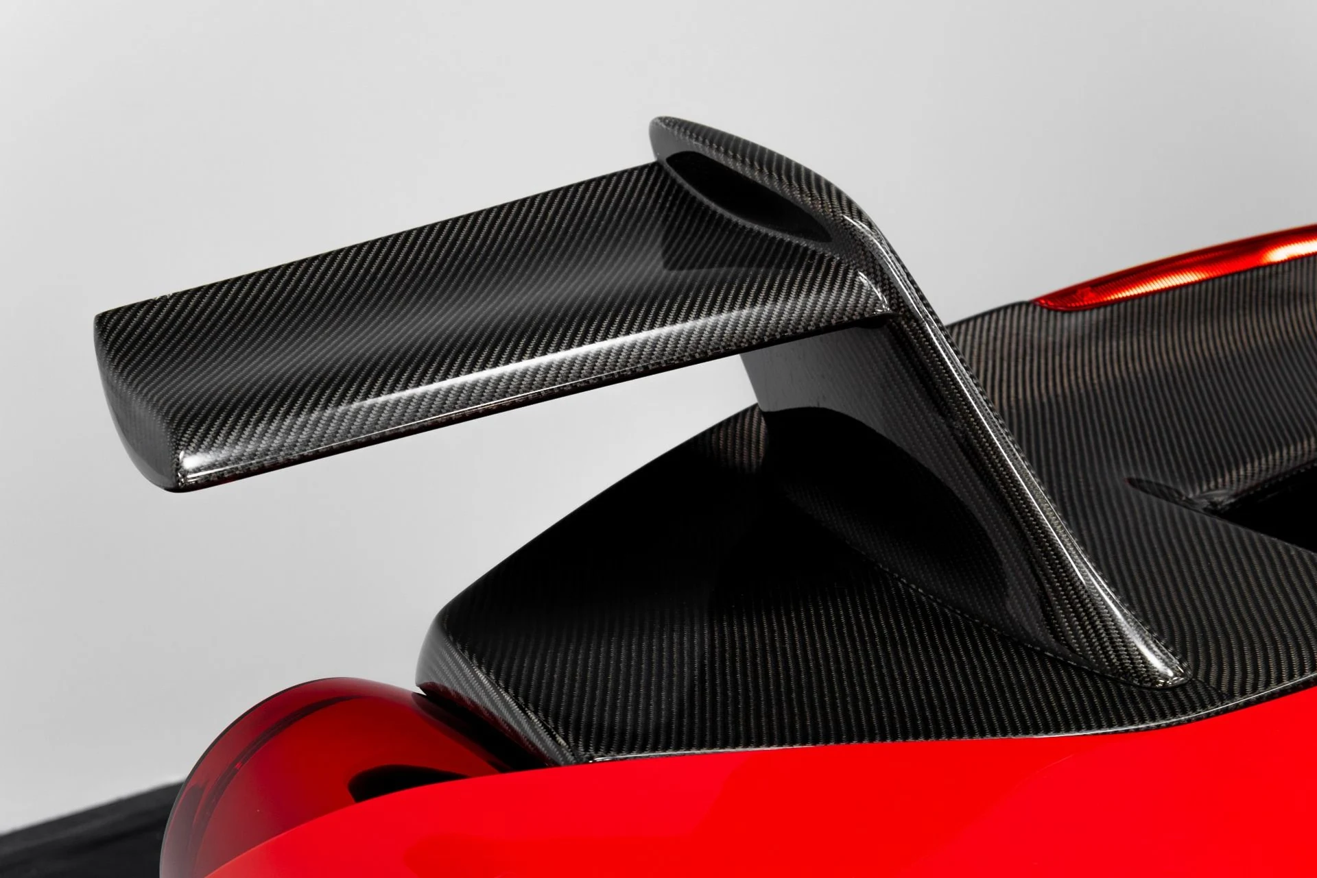 mph046_1706520285_Used_2017_Ferrari_488_GTB_1772166972_ca3eeb1e7e