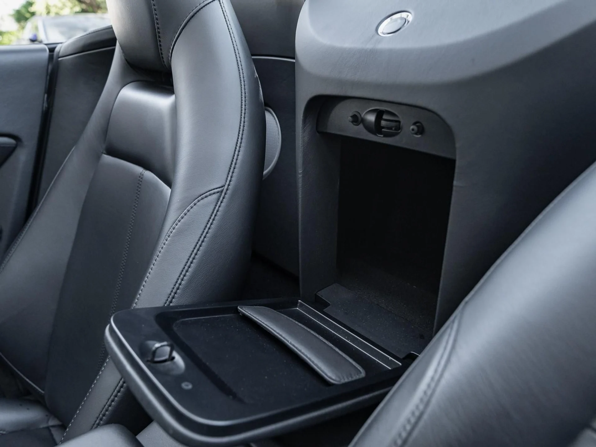 mph046_1734355908_Used_2021_Aston_Martin_Vantage_1763409995_443c448123