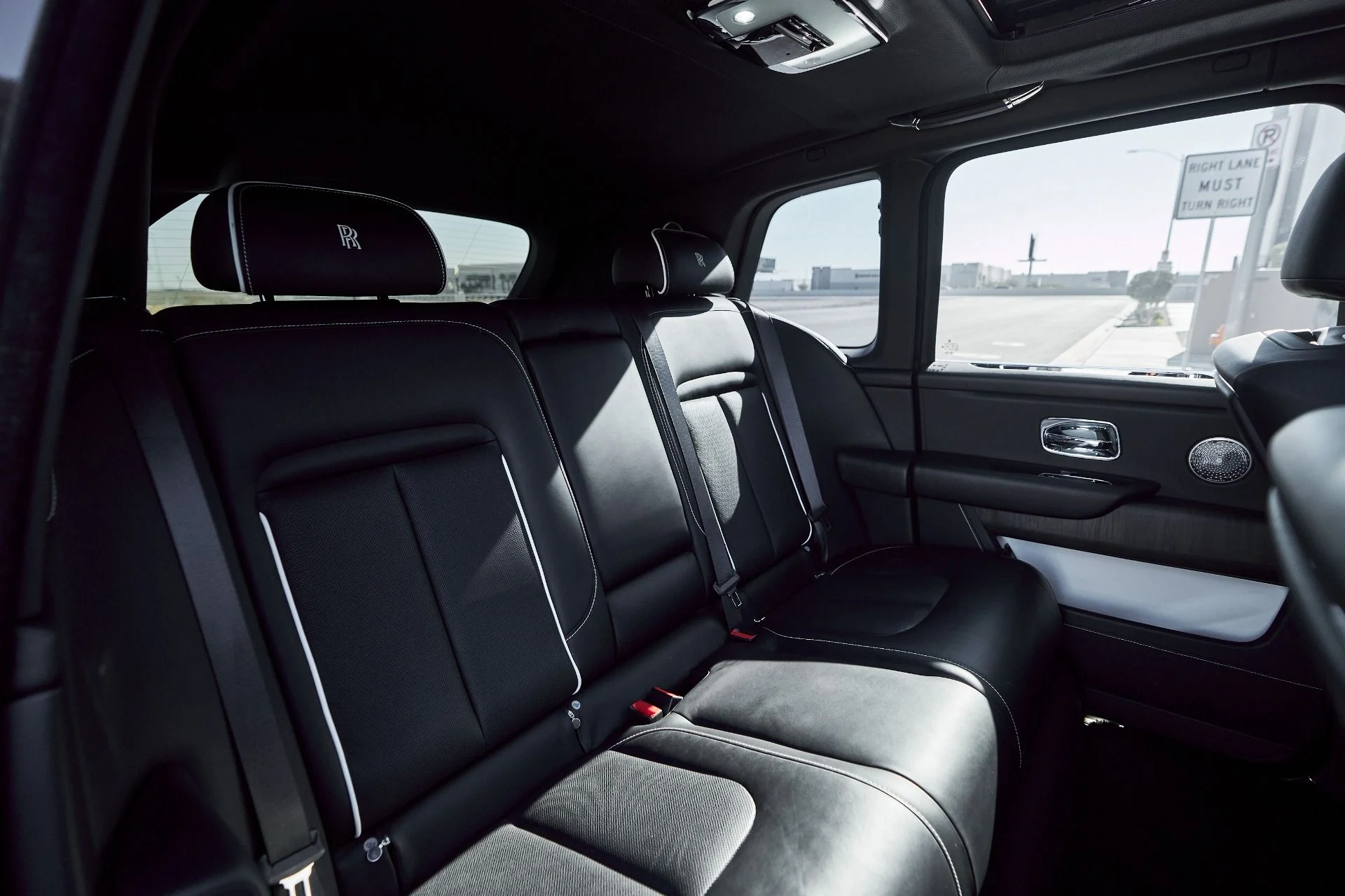 mph046_1743634022_Used_2019_Rolls_Royce_Cullinan_Base_1764382720_14427c8c37