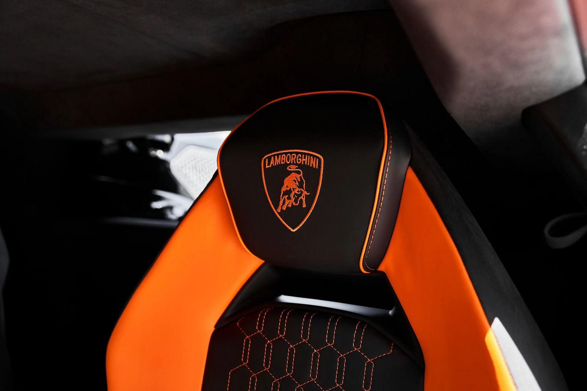 mph046_1840266616_Used_2024_Lamborghini_Revuelto_Base_1777394340_5acd9ae1c4