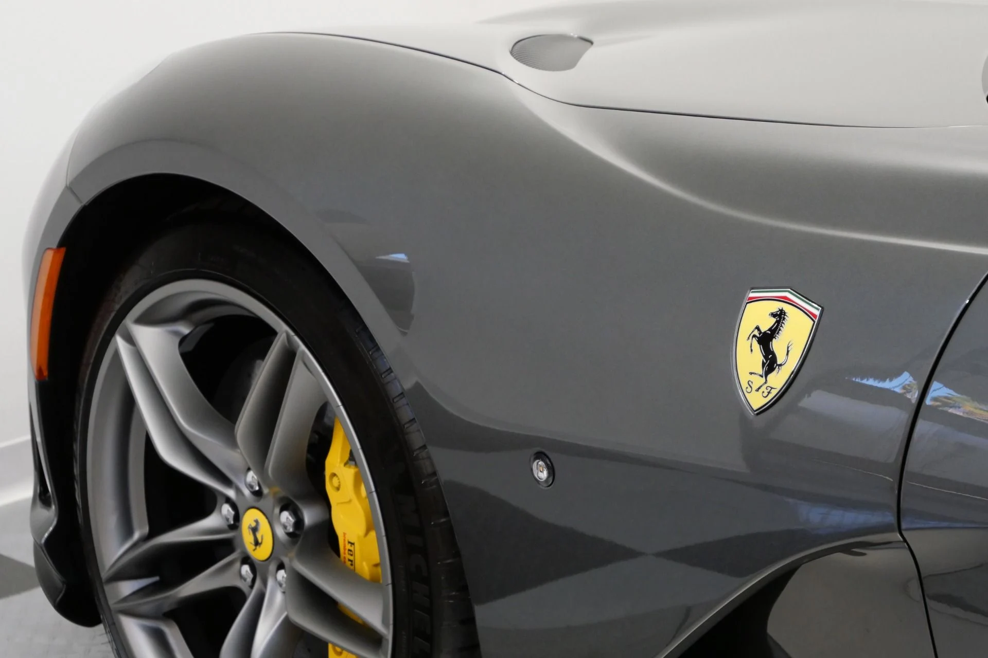 mph046_1864200320_Used_2021_Ferrari_812_GTS_Very_Low_Miles_Classic_Colors_Suspension_Lifter_1788450989_4fdd8e9aec