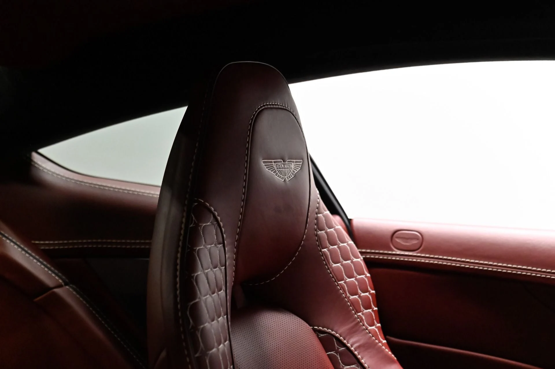 mph046_1913325625_Used_2014_Aston_Martin_Vanquish_V12_1793299602_cc14105a82