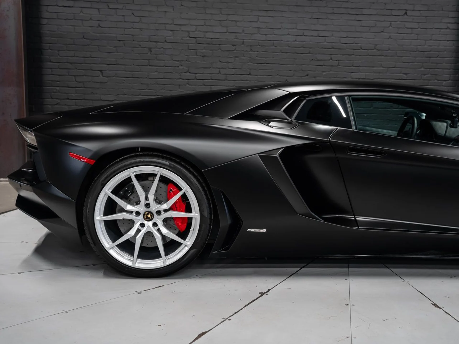 mph046_1956275160_lamborghini_aventador_2017_3787bfc62c