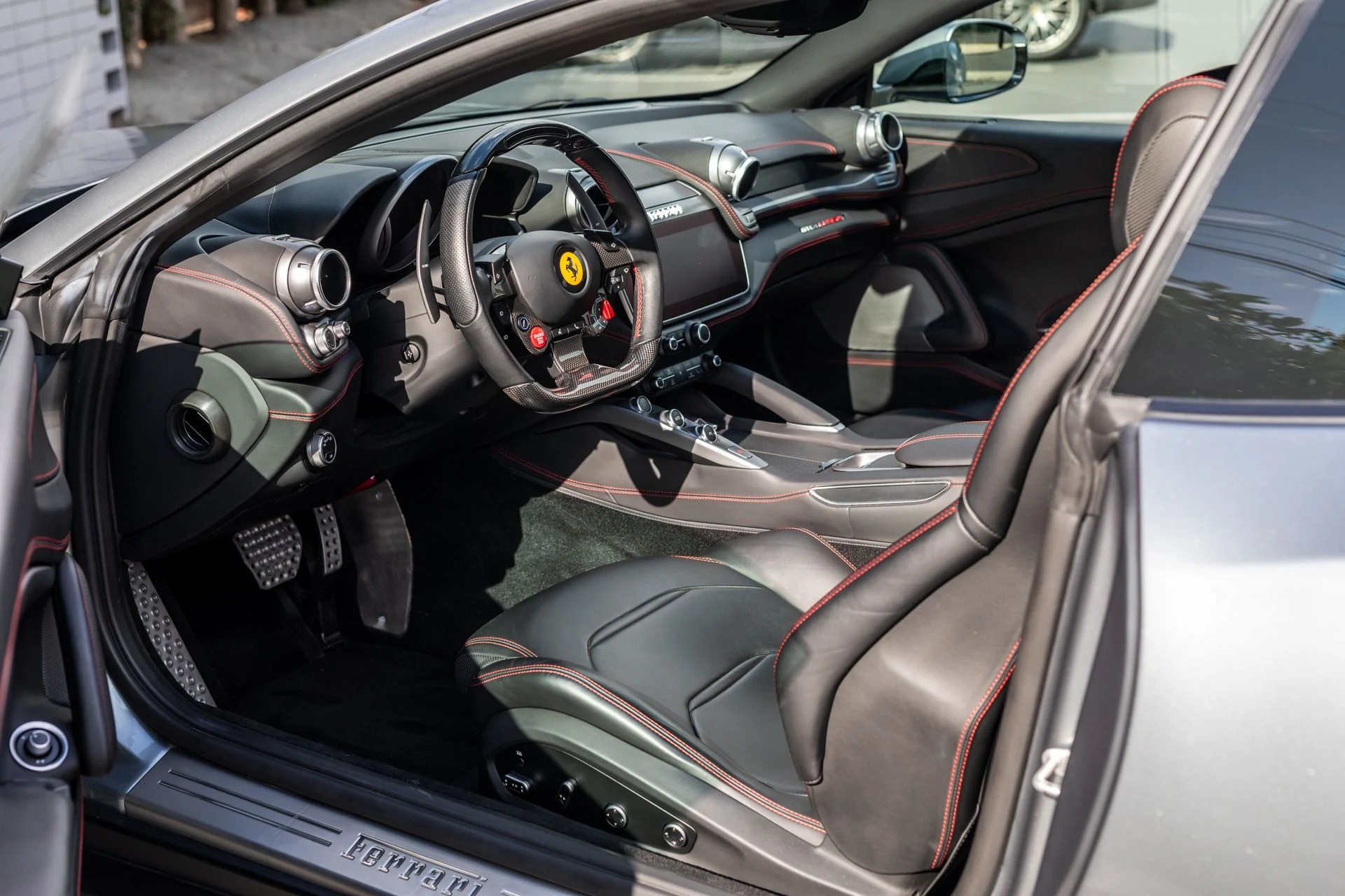 mph046_1956469718_Used_2018_Ferrari_GTC_4_Lusso_T_1701305222_427709fca5