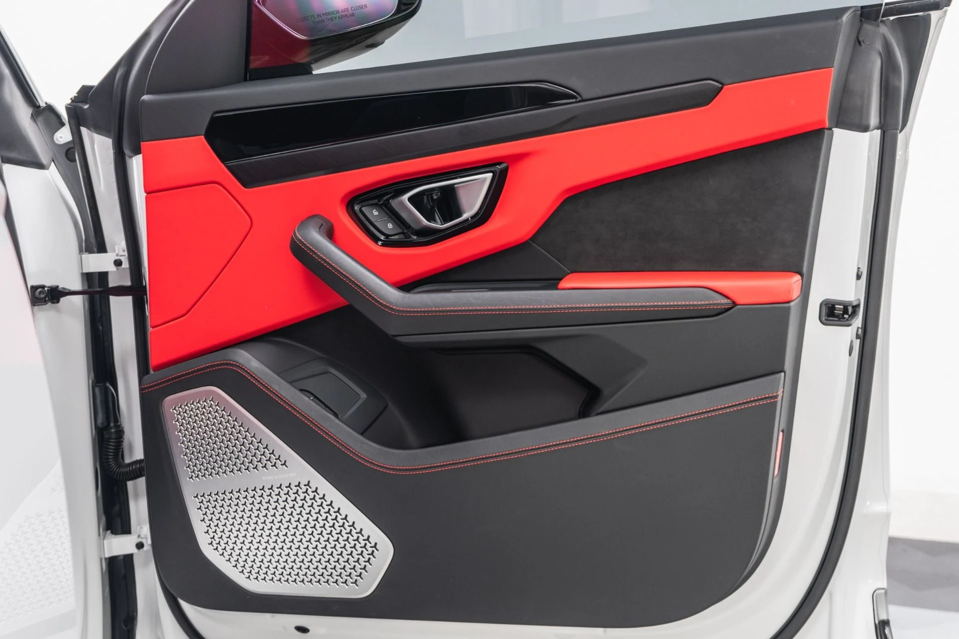 mph046_1957253616_Used_2021_Lamborghini_Urus_Bang_and_Olufsen_Audio_Two_Tone_Interior_641_Horsepower_1773860440_86e6011d12