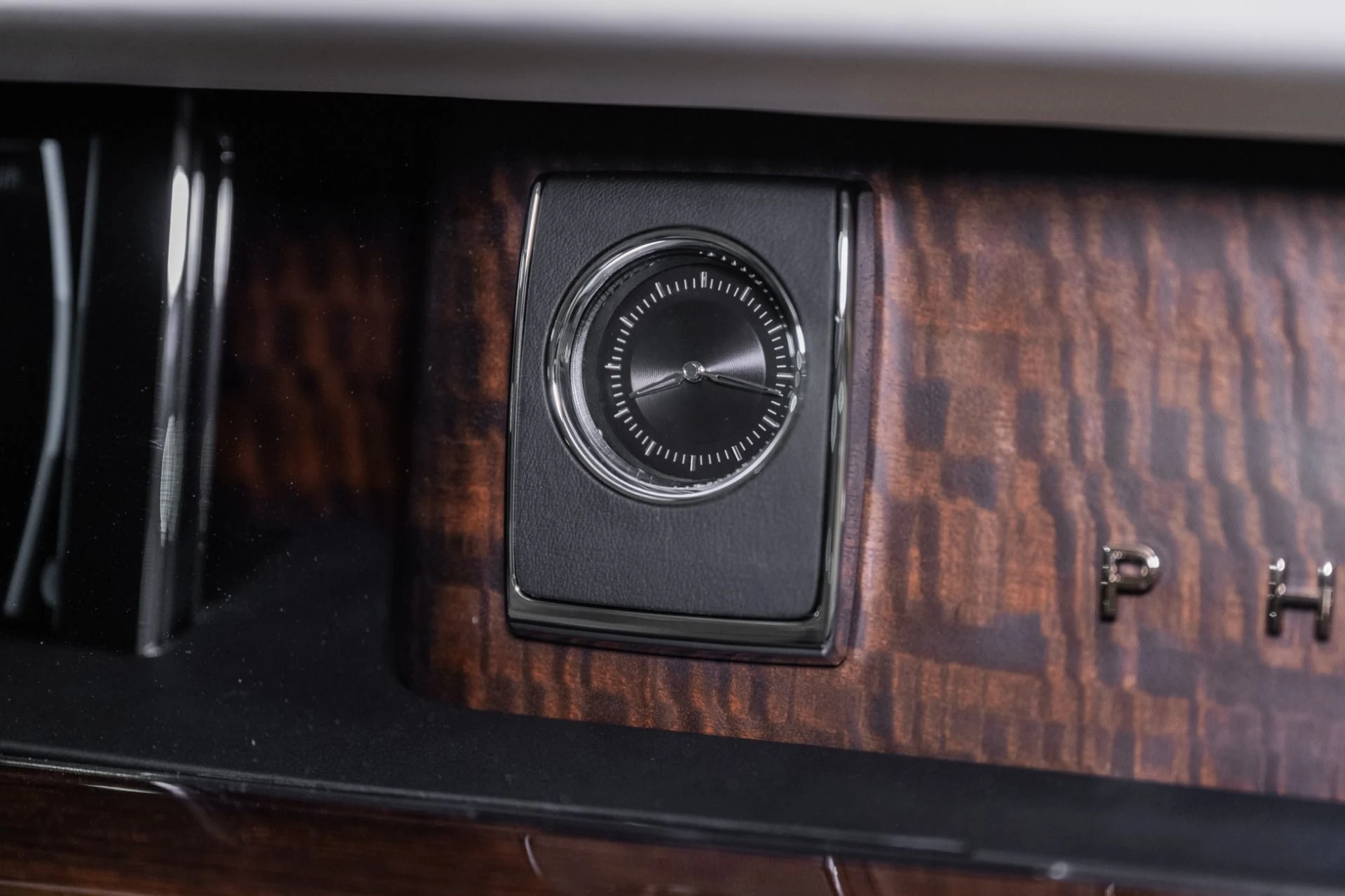 mph046_1972123953_Used_2018_Rolls_Royce_Phantom_1778080053_9c2373c324