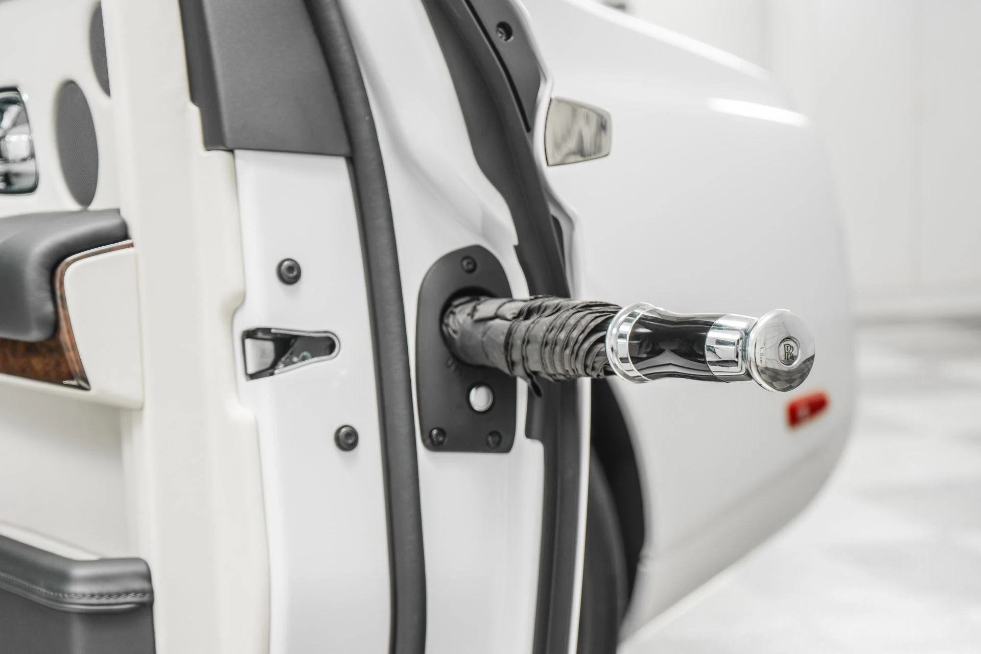 mph046_198745633_Used_2023_Rolls_Royce_Phantom_Shooting_Star_Headliner_Very_Low_Miles_1768421489_de2b19947b