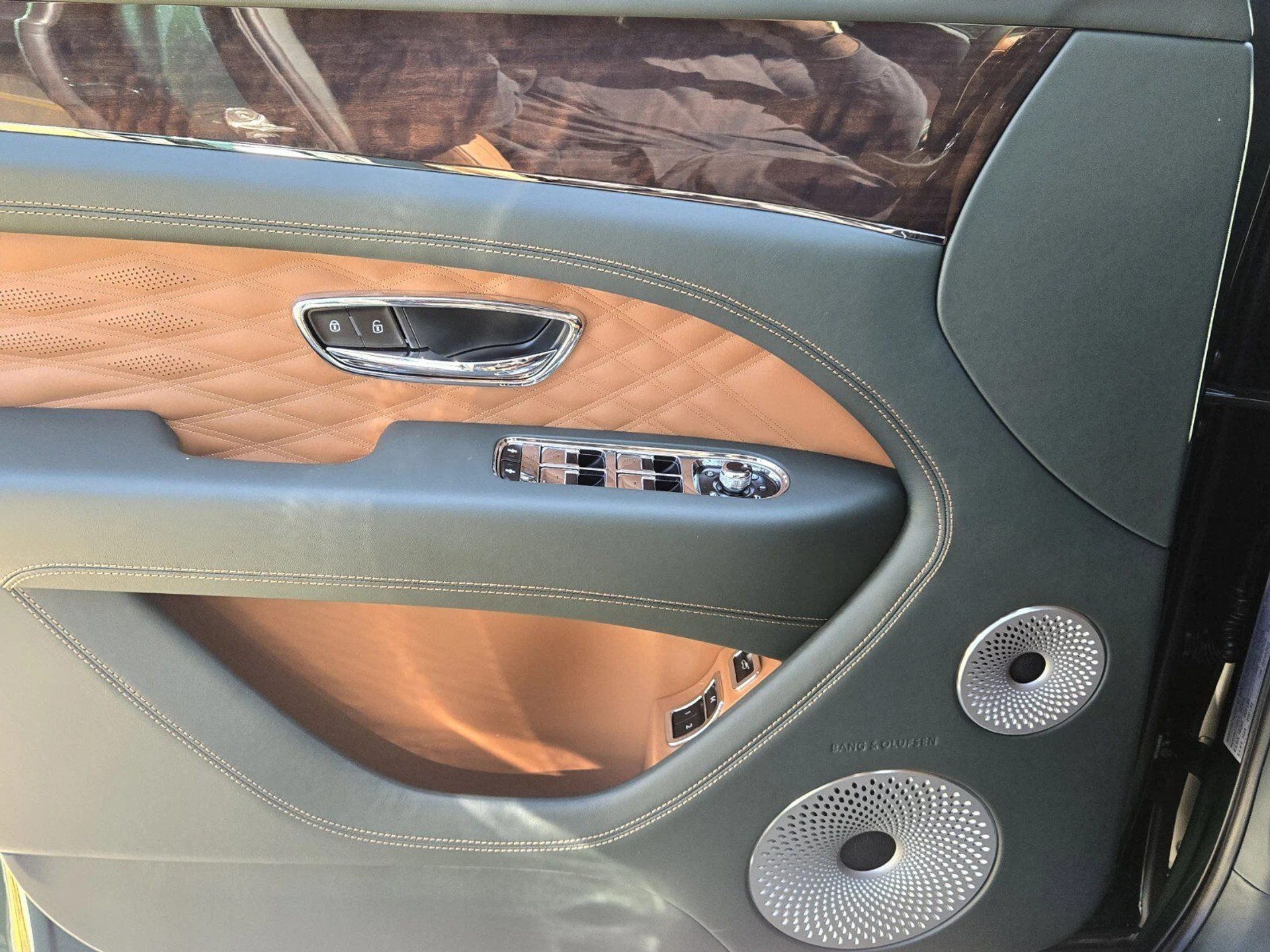 mph046_200136966_1185788922fed297fa6a76d073ffdbe0x_1372936813