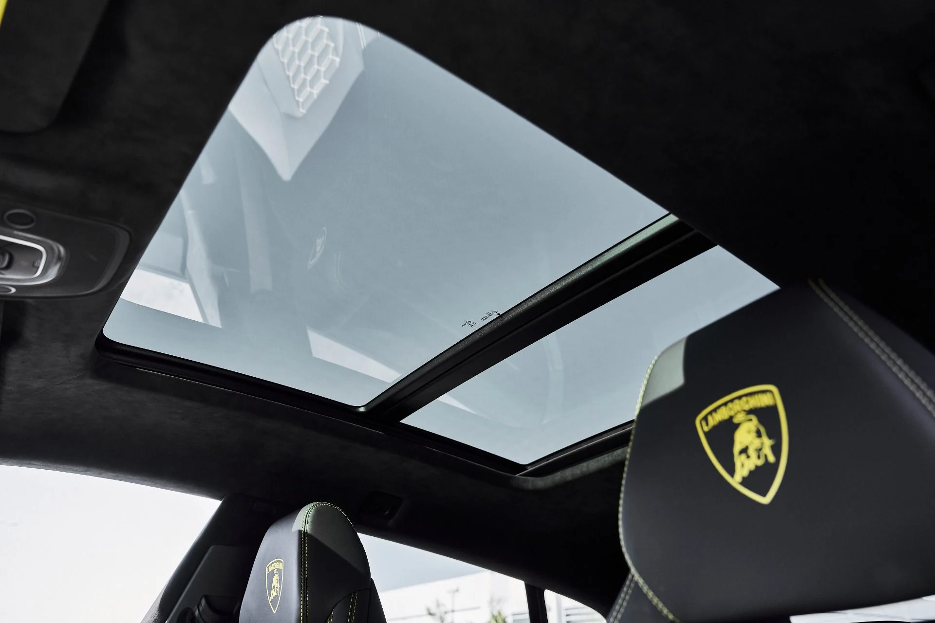 mph046_2003575562_Used_2024_Lamborghini_Urus_S_1780082900_eef13ae187