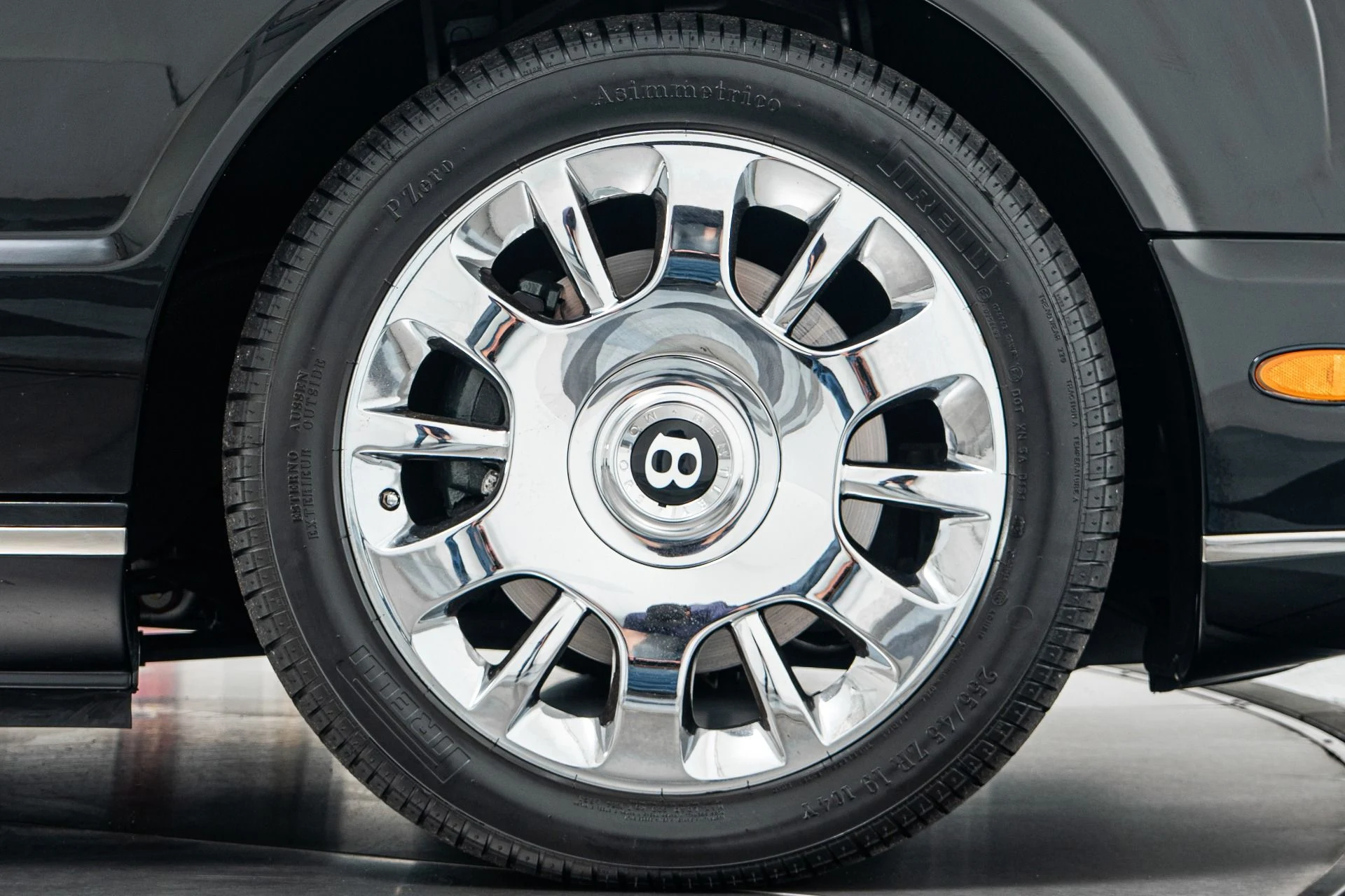 mph046_2009556736_Used_2009_Bentley_Azure_1776719869_58cf4b51af