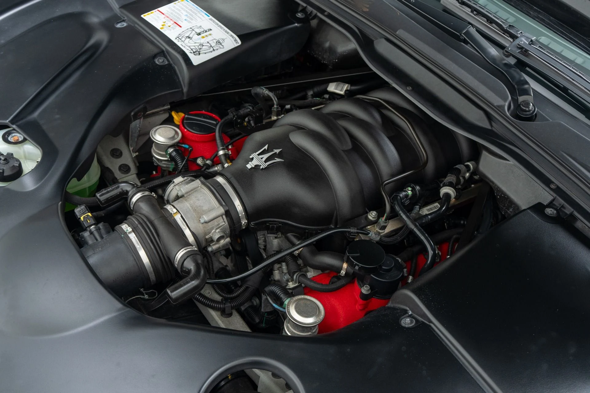 mph046_2044378673_Used_2014_Maserati_Gran_Turismo_Convertible_MC_Special_Order_Paint_Sport_Exhaust_1776271961_e95abd9e8e