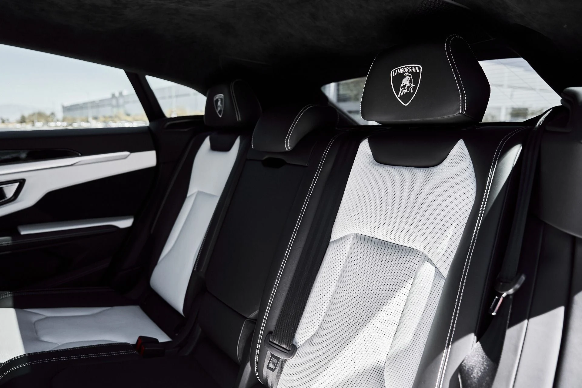 mph046_2095441216_Used_2019_Lamborghini_Urus_Base_1776301876_0465785c1a