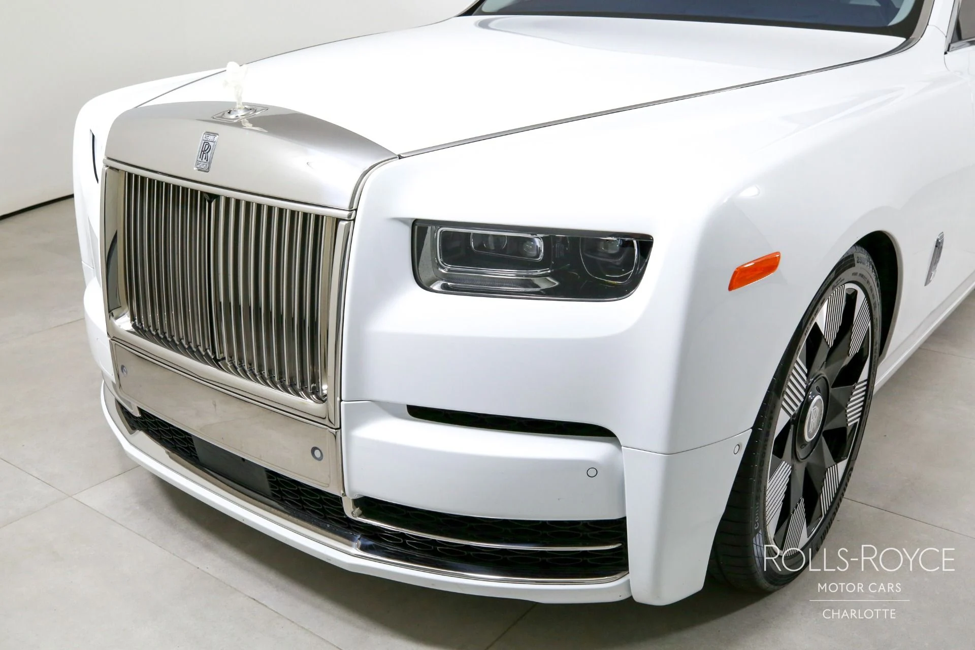 mph046_2103440558_Used_2024_Rolls_Royce_Phantom_1767116656_b445b3befe