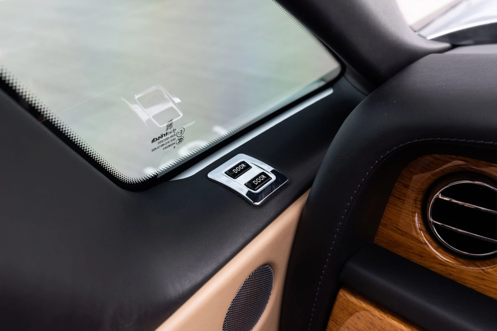 mph046_212352165_Used_2009_Rolls_Royce_Phantom_Drophead_Coupe_1775064183_66bdea1faf