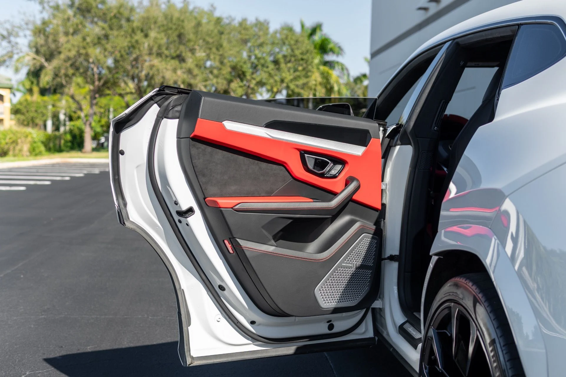 mph046_2133436185_Used_2021_Lamborghini_Urus_1767069879_86d019f5d0