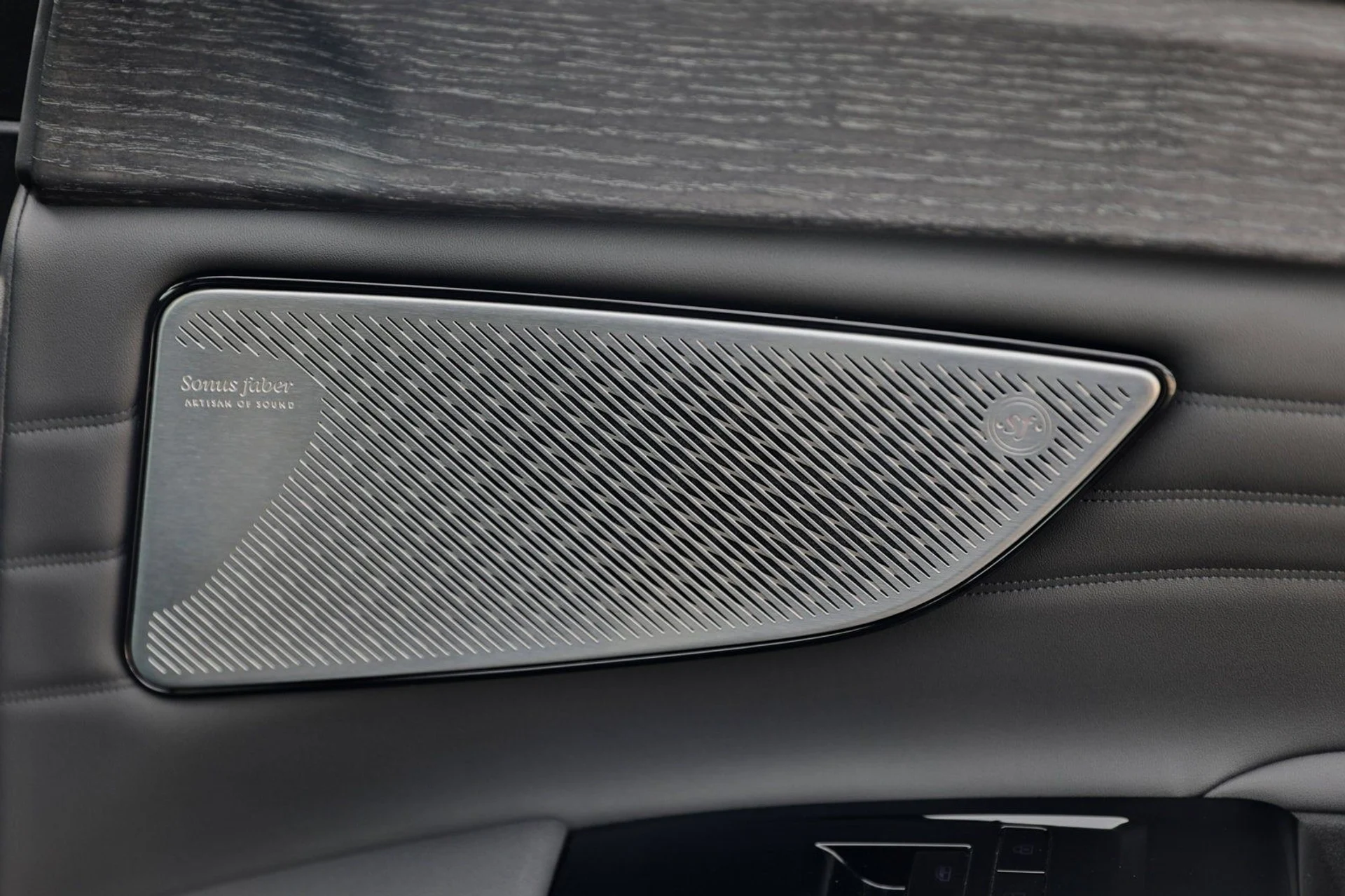 mph046_2152088687_23e0c8567a6240a88a3a70045e12133c_2b569ca80c