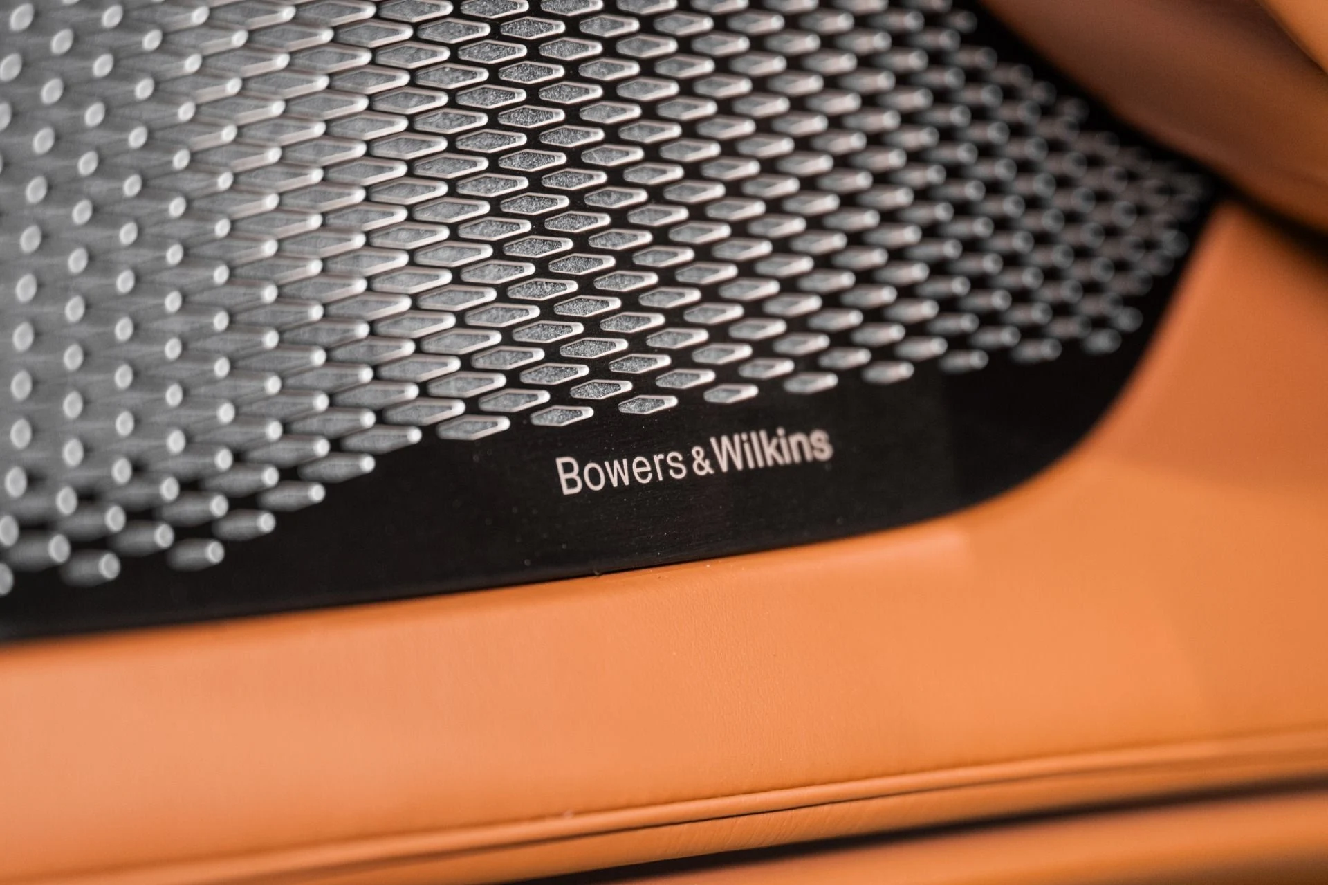 mph046_2154889457_New_2026_Aston_Martin_DBX_S_1775443121_037a43e71b