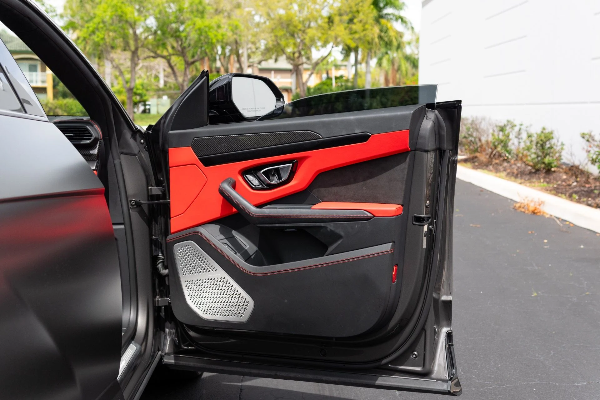 mph046_2157440163_Used_2022_Lamborghini_Urus_1773951394_623fcc593f