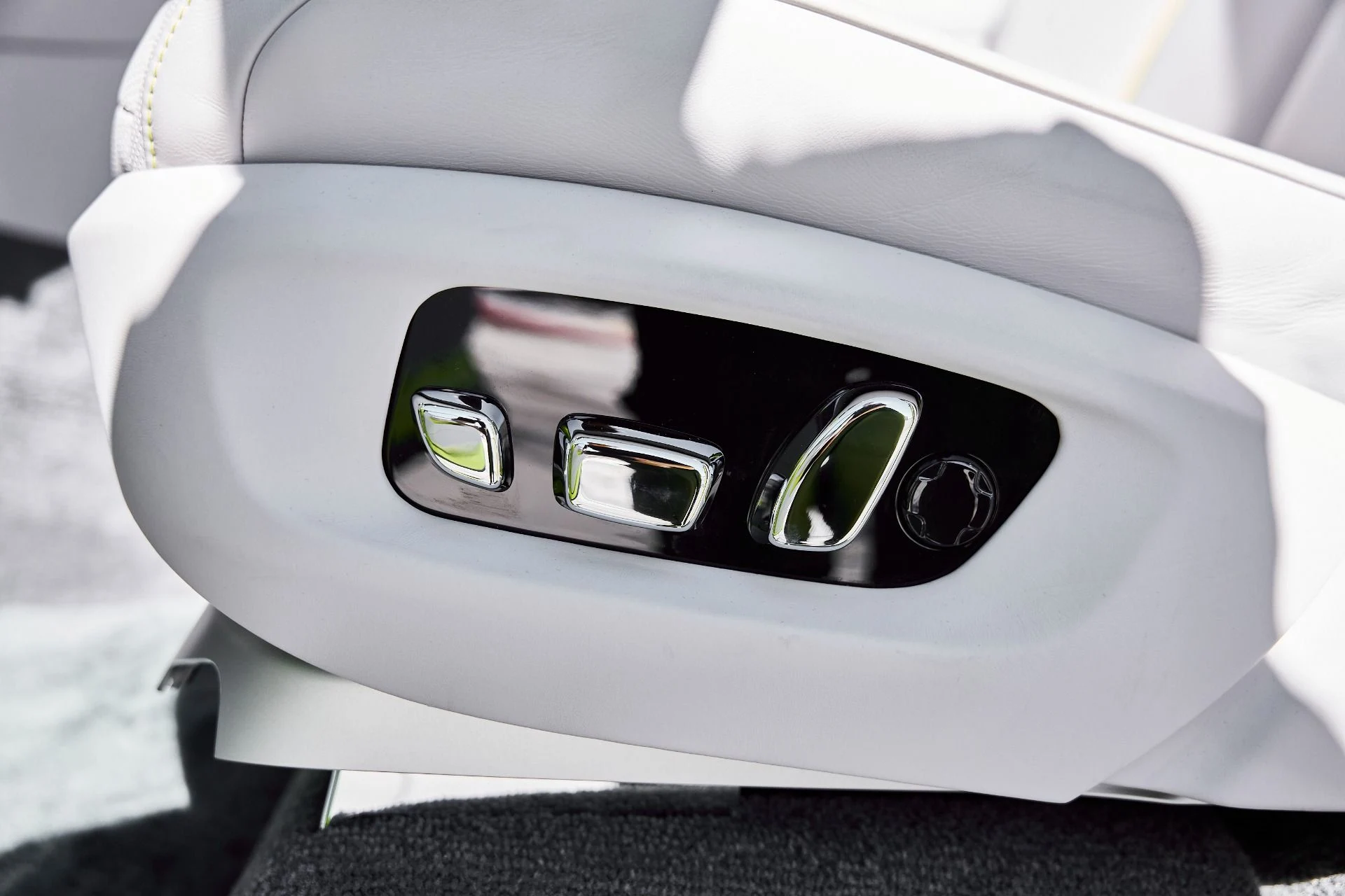 mph046_217823661_Used_2024_Rolls_Royce_Cullinan_Base_1773162625_3317e087c3