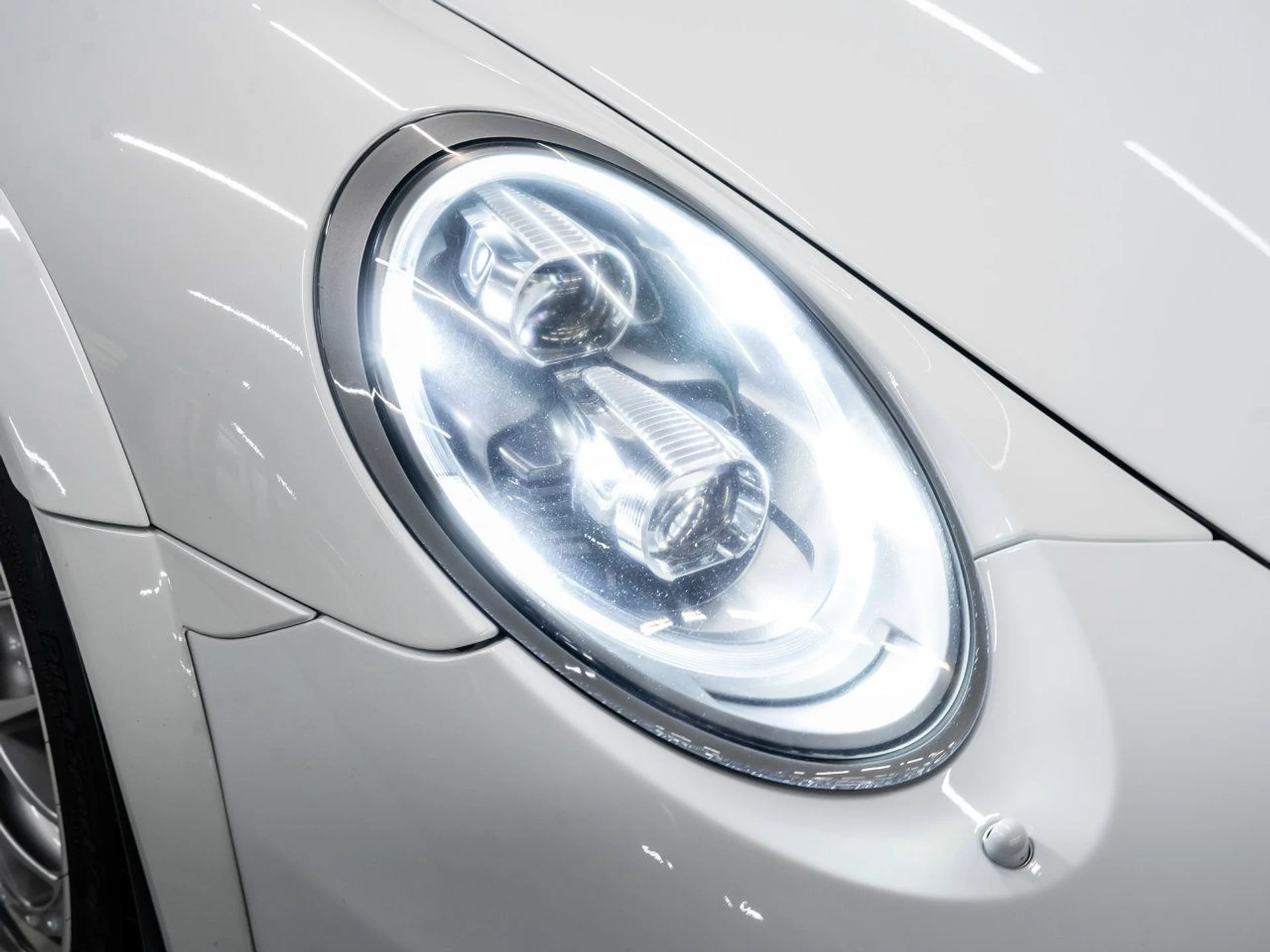 mph046_2236951361_porsche_911_2015_9d02b1509d