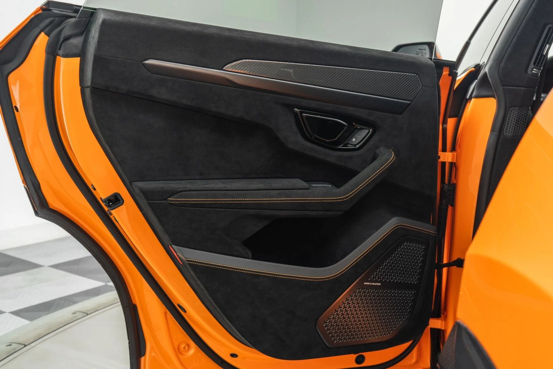 mph046_2251532386_Used_2024_Lamborghini_Urus_Performante_1779475320_0619cc61ac