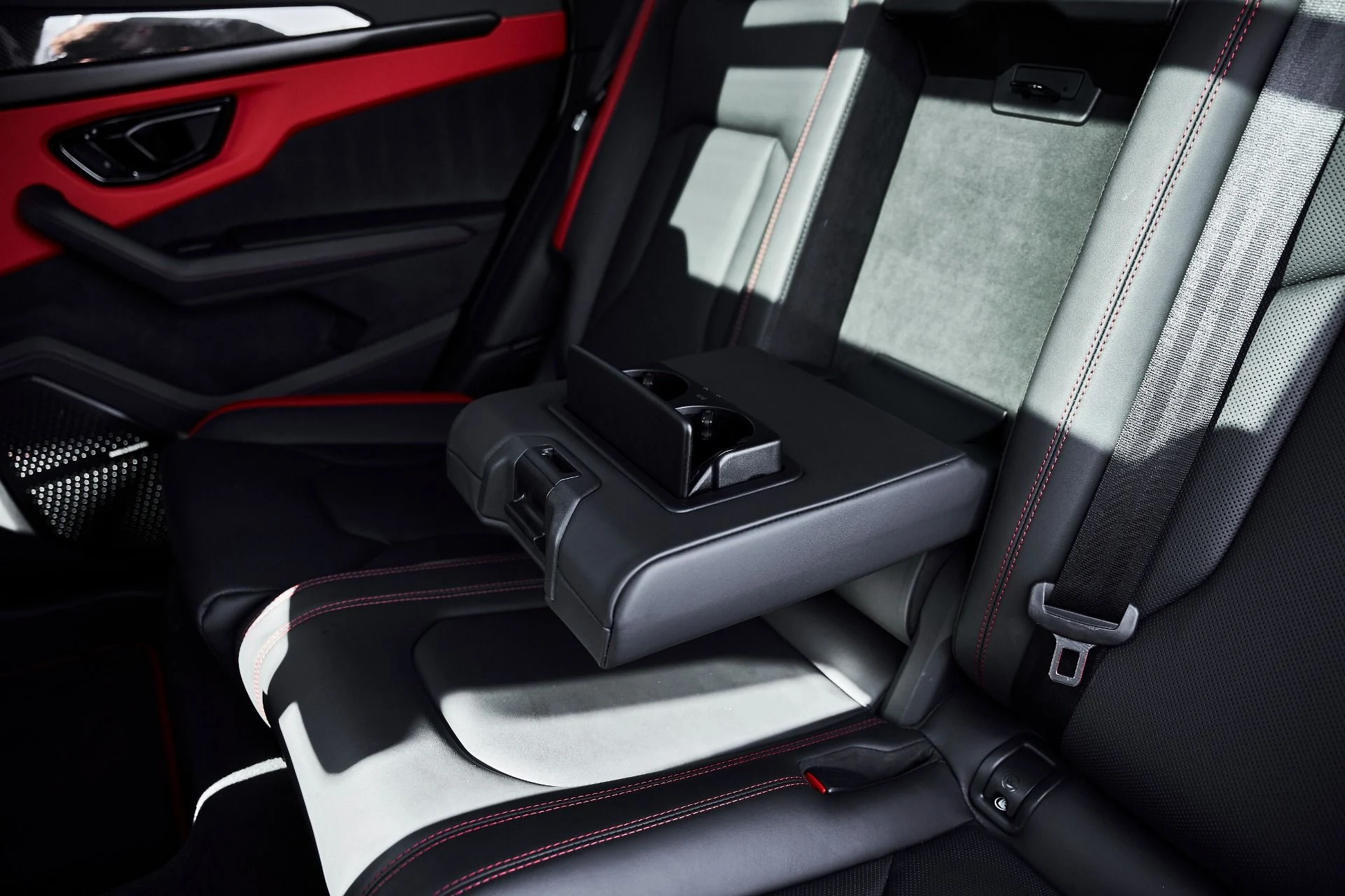 mph046_2253619574_Used_2025_Lamborghini_Urus_SE_1778289244_0e033c9f9b