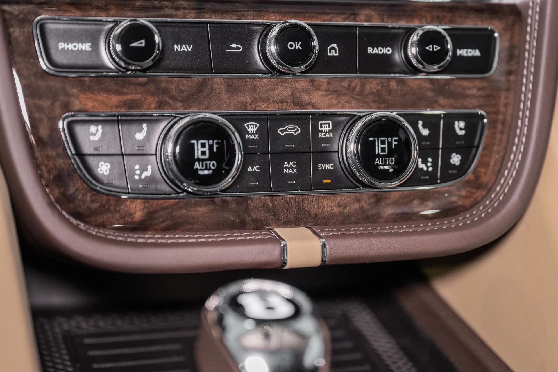 mph046_2254706843_Used_2025_Bentley_Bentayga_EWB_Mulliner_1762964457_8371c70709
