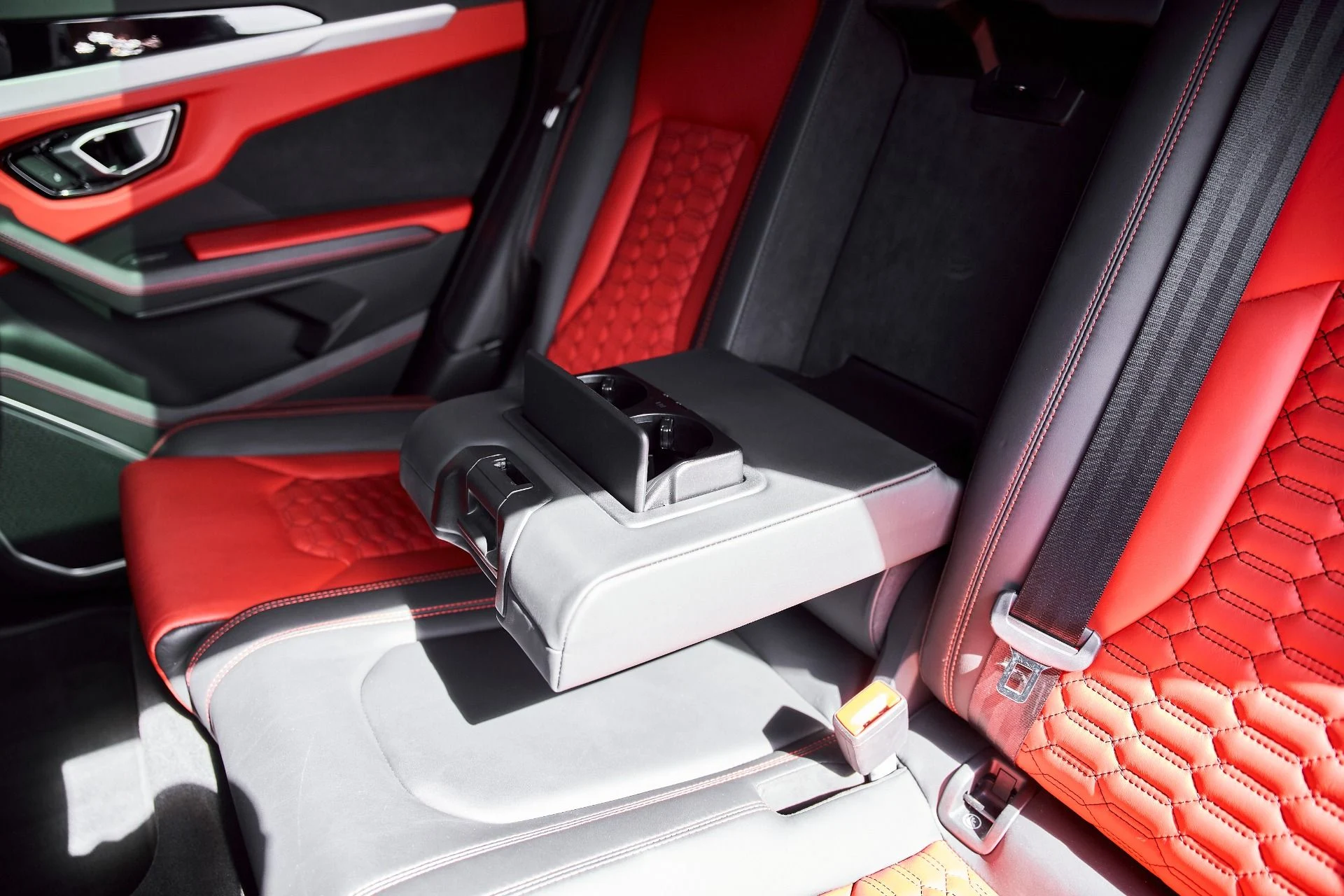 mph046_2258683109_Used_2021_Lamborghini_Urus_1771987866_264d700d54