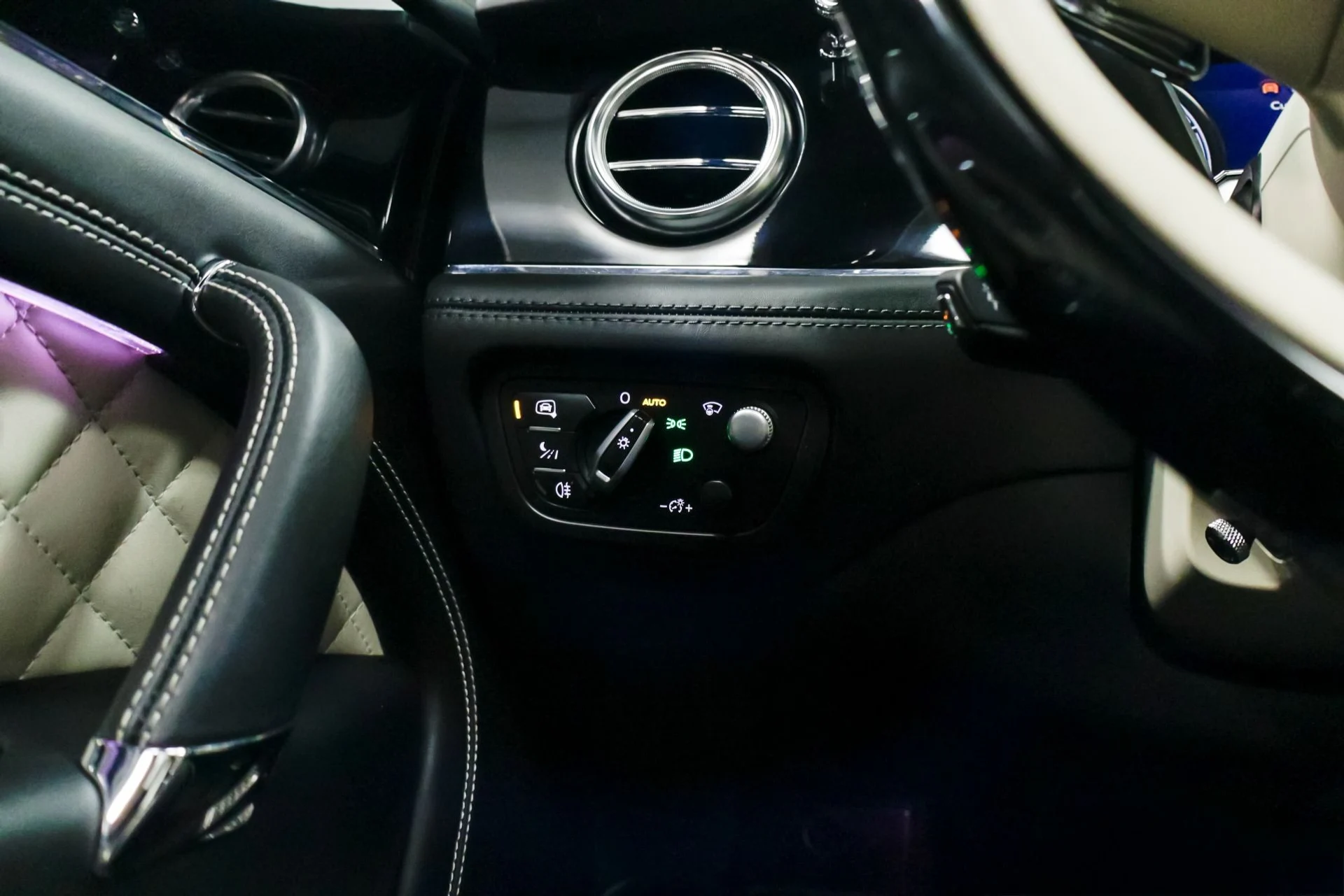 mph046_2267932633_Used_2020_Bentley_Bentayga_V8_1760480790_223623e7a7