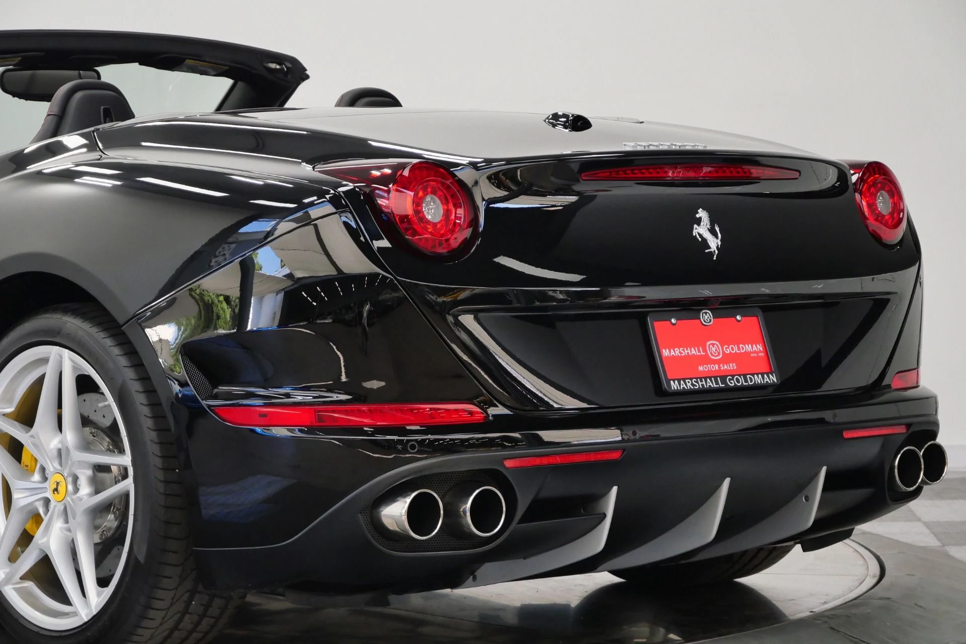 mph046_2287168857_Used_2015_Ferrari_California_T_Carbon_Fiber_Interior_Trim_Low_Miles_1778860408_2812a673d0