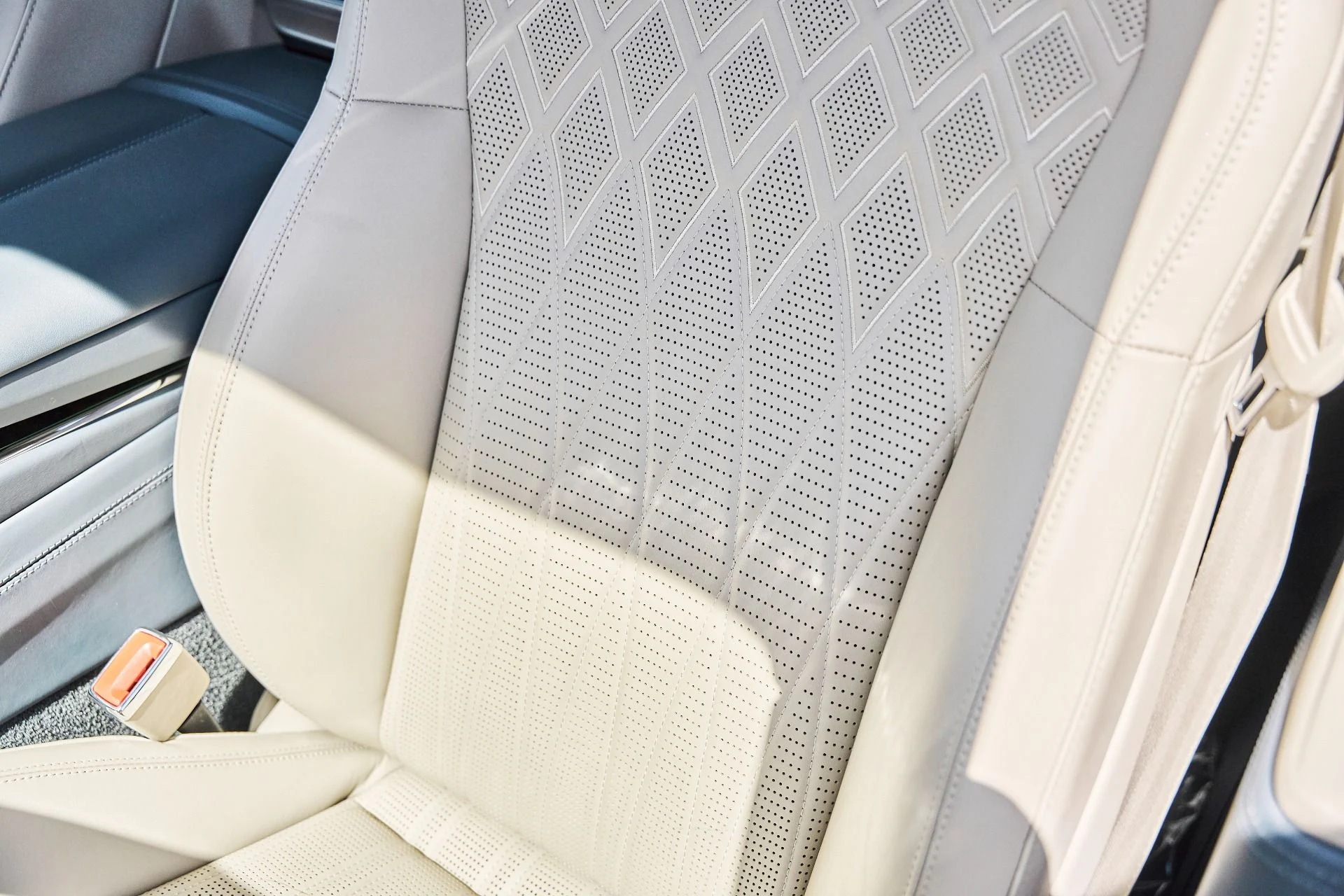 mph046_2292002208_Used_2022_Bentley_Flying_Spur_W12_1781229051_a0aae81981