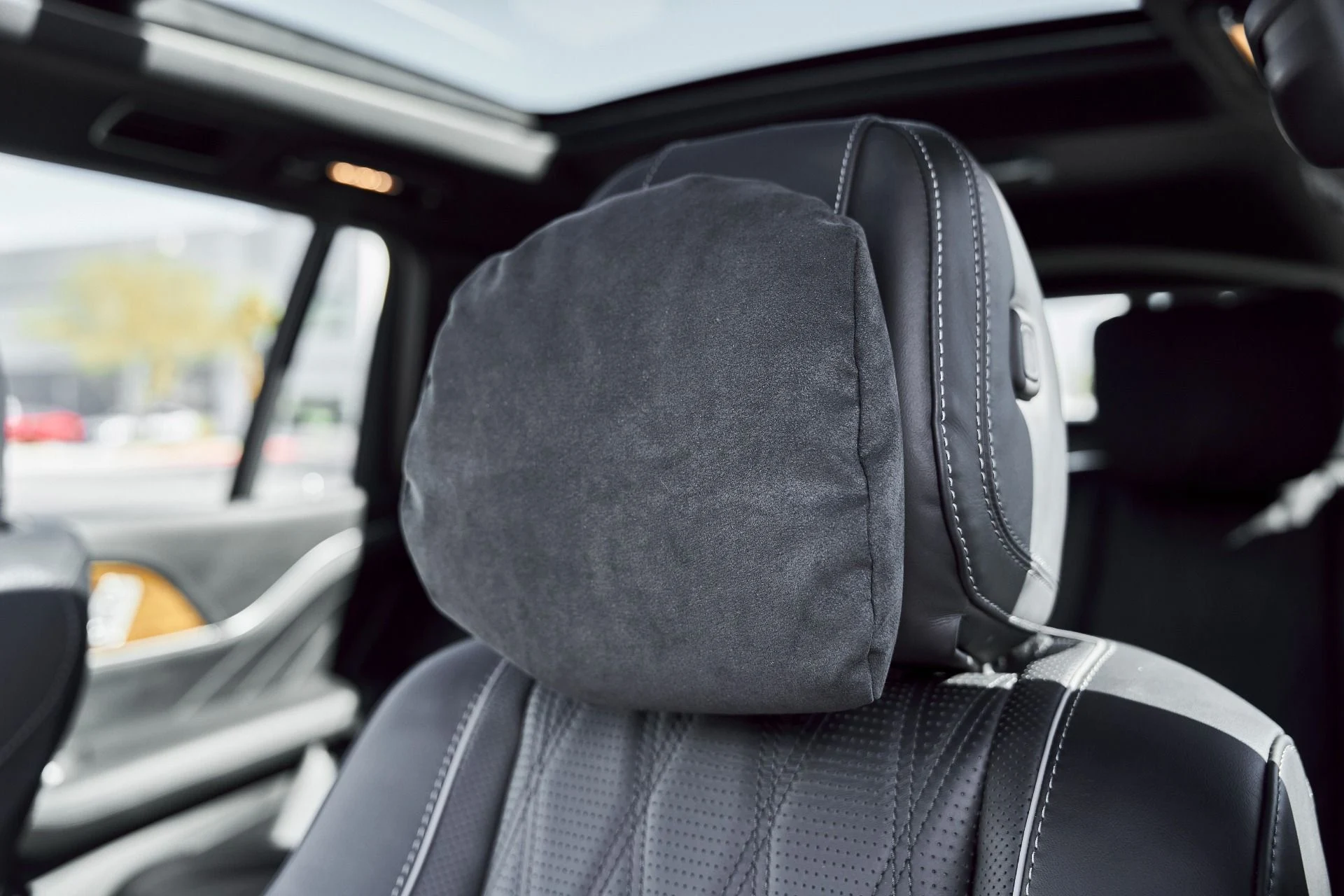 mph046_2293439692_Used_2025_Mercedes_Benz_GLS_Maybach_GLS_600_1771467916_6bf6ff01a9