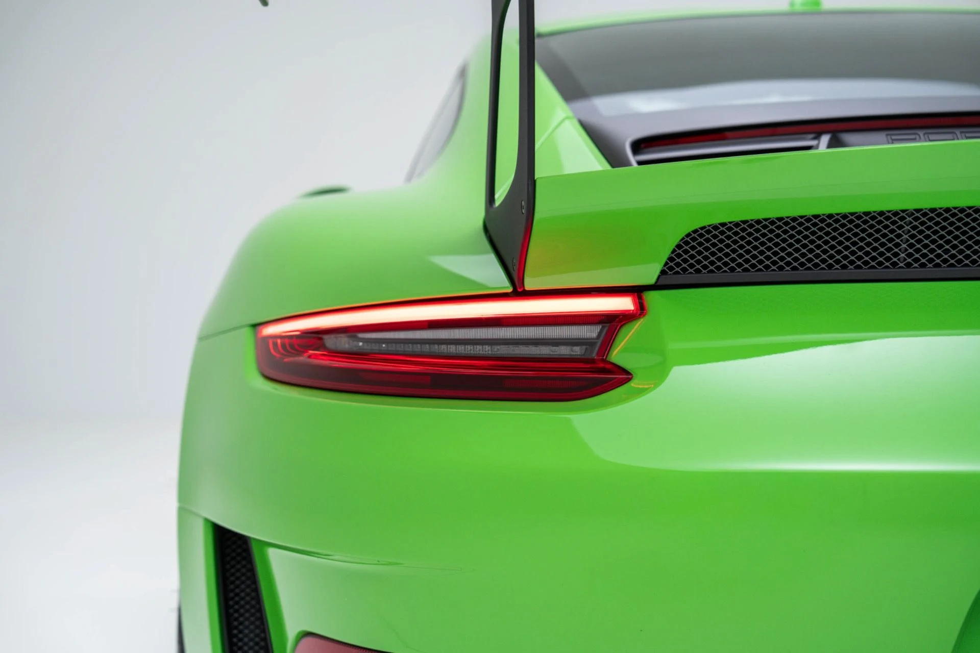 mph046_2301189102_Used_2019_Porsche_911_GT_3_RS_1774471173_36dd2e094b