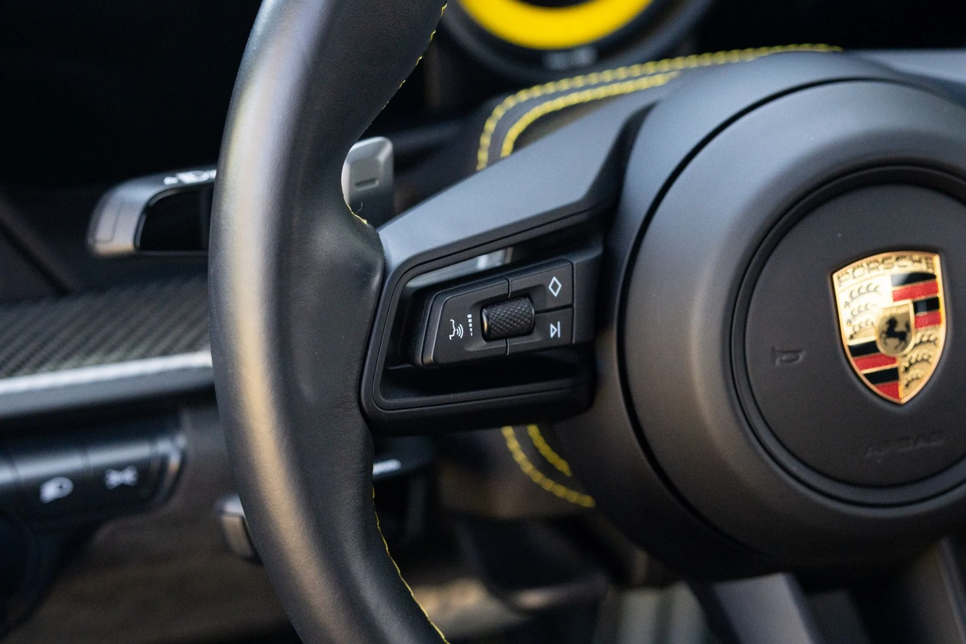 mph046_2301379816_Used_2023_Porsche_911_GT_3_1777402484_48633777de