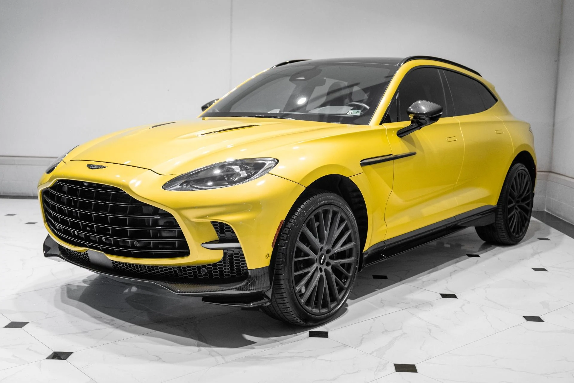 mph046_230292356_Used_2025_Aston_Martin_DBX_707_1763828543_9cfa9006b3