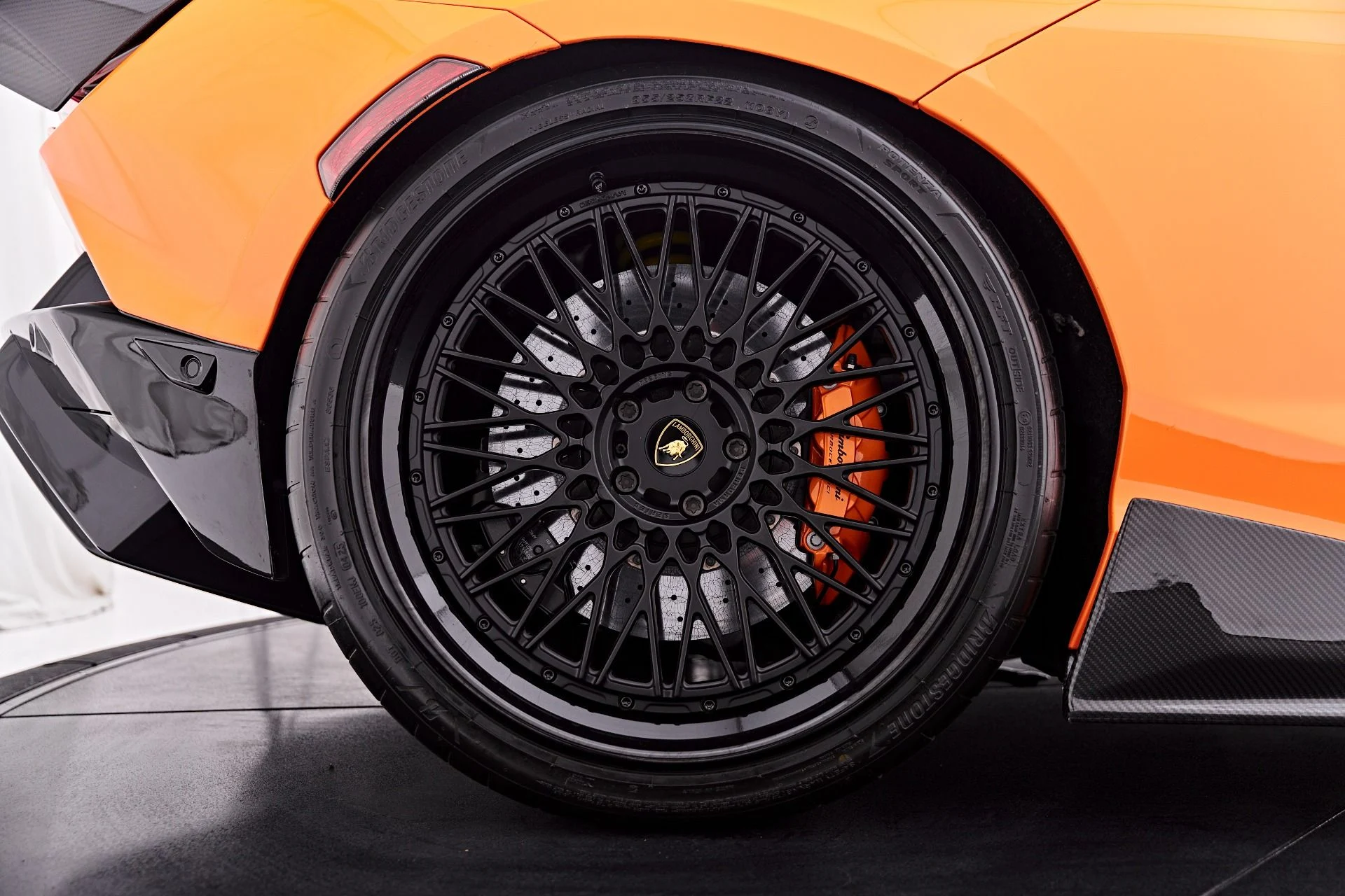 mph046_2323021289_Used_2025_Lamborghini_Revuelto_Base_1786151818_22461b4db8