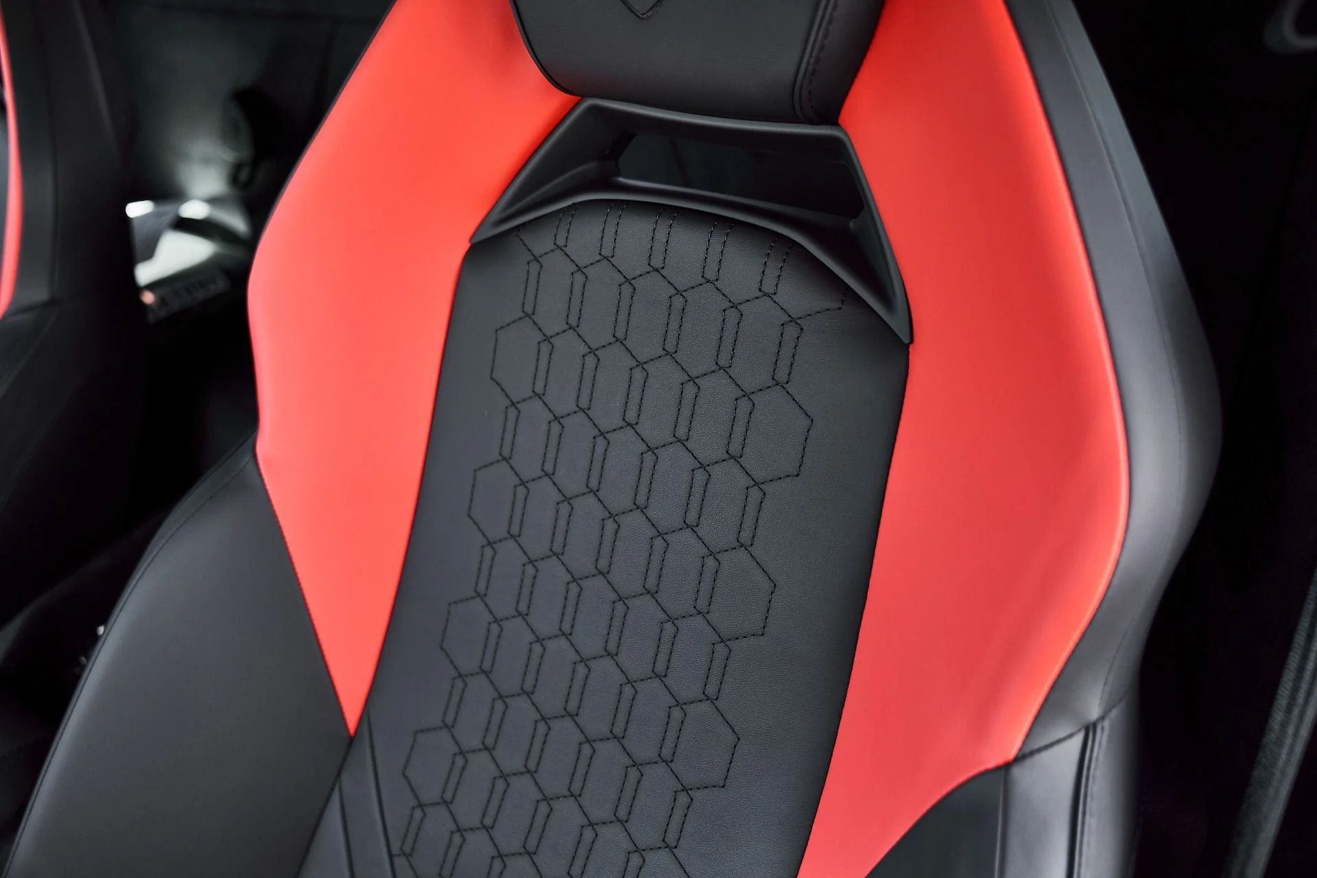 mph046_2331304351_Used_2025_Lamborghini_Revuelto_Base_1774300547_d2a31b40bc