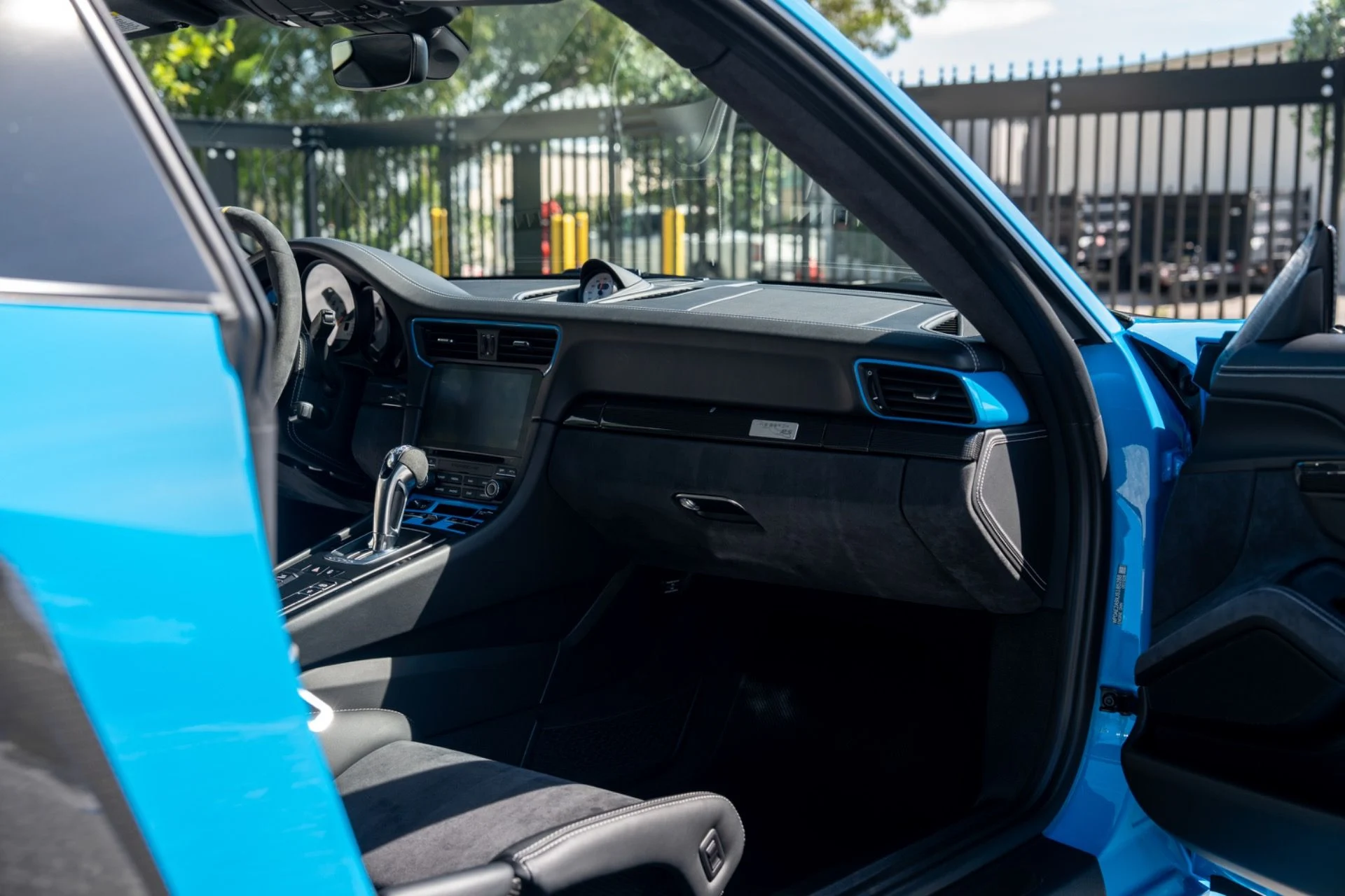 mph046_2377989917_Used_2018_Porsche_911_GT_2_RS_1791309742_858a3b8f8e