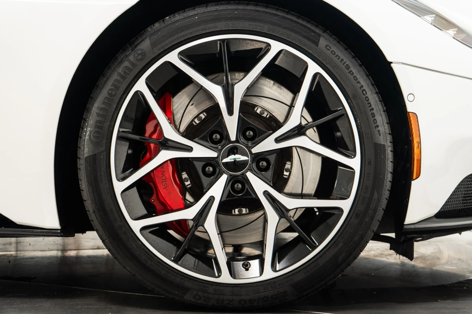 mph046_2394532032_Used_2019_Aston_Martin_DB_11_Volante_1760477407_7c916c9db8
